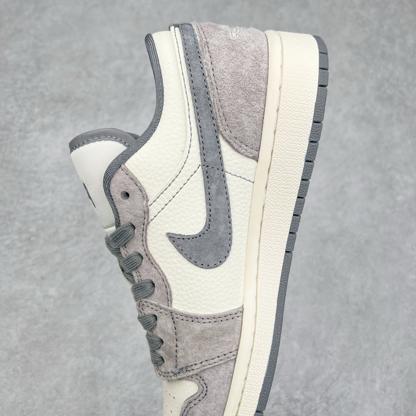 图片[7]-Air Jordan AJ1 Low 低帮定制 SJ9950-053 原厂内置气垫魔块 A模大底 头层小牛皮 鞋舌AJ原厂专用牛津布+AJ专用反口珍珠布+原厂无杂质高弹内里海棉+特殊封边弹力鞋带 尺码：36 36.5 37.5 38 38.5 39 40 40.5 41 42 42.5 43 44 44.5 45-选品中心