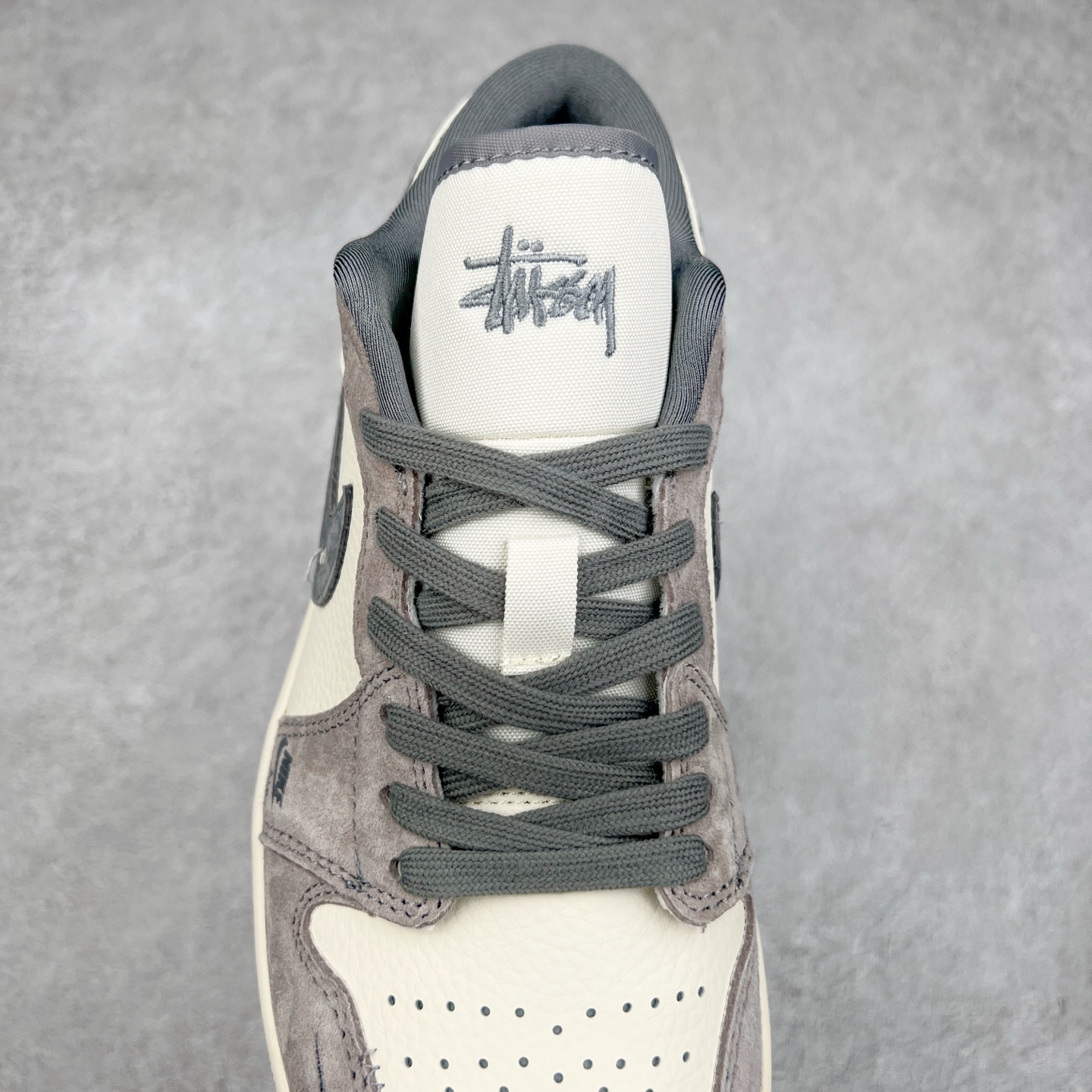 图片[5]-Air Jordan AJ1 Low 低帮定制 SJ9950-053 原厂内置气垫魔块 A模大底 头层小牛皮 鞋舌AJ原厂专用牛津布+AJ专用反口珍珠布+原厂无杂质高弹内里海棉+特殊封边弹力鞋带 尺码：36 36.5 37.5 38 38.5 39 40 40.5 41 42 42.5 43 44 44.5 45-选品中心