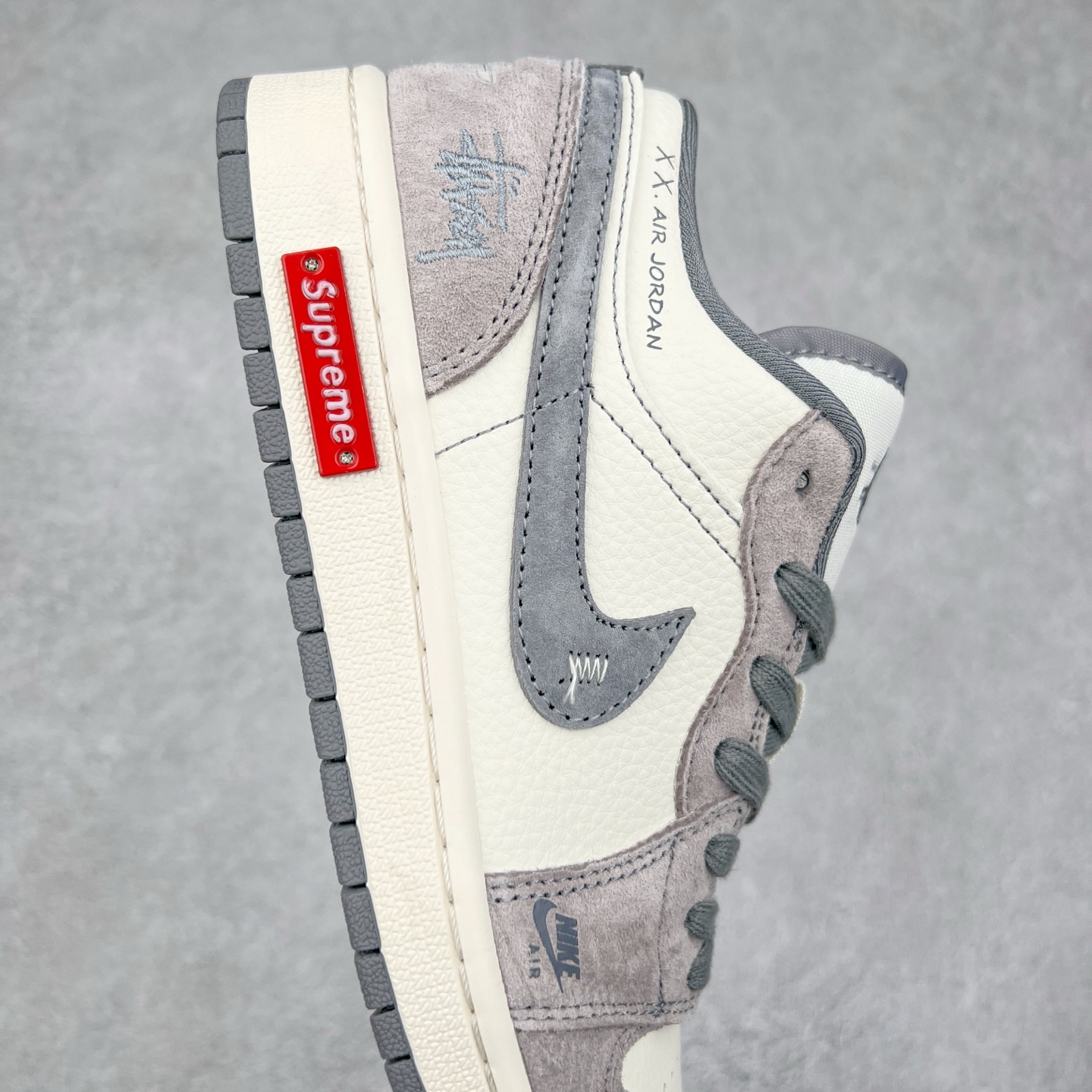 图片[6]-Air Jordan AJ1 Low 低帮定制 SJ9950-053 原厂内置气垫魔块 A模大底 头层小牛皮 鞋舌AJ原厂专用牛津布+AJ专用反口珍珠布+原厂无杂质高弹内里海棉+特殊封边弹力鞋带 尺码：36 36.5 37.5 38 38.5 39 40 40.5 41 42 42.5 43 44 44.5 45-选品中心