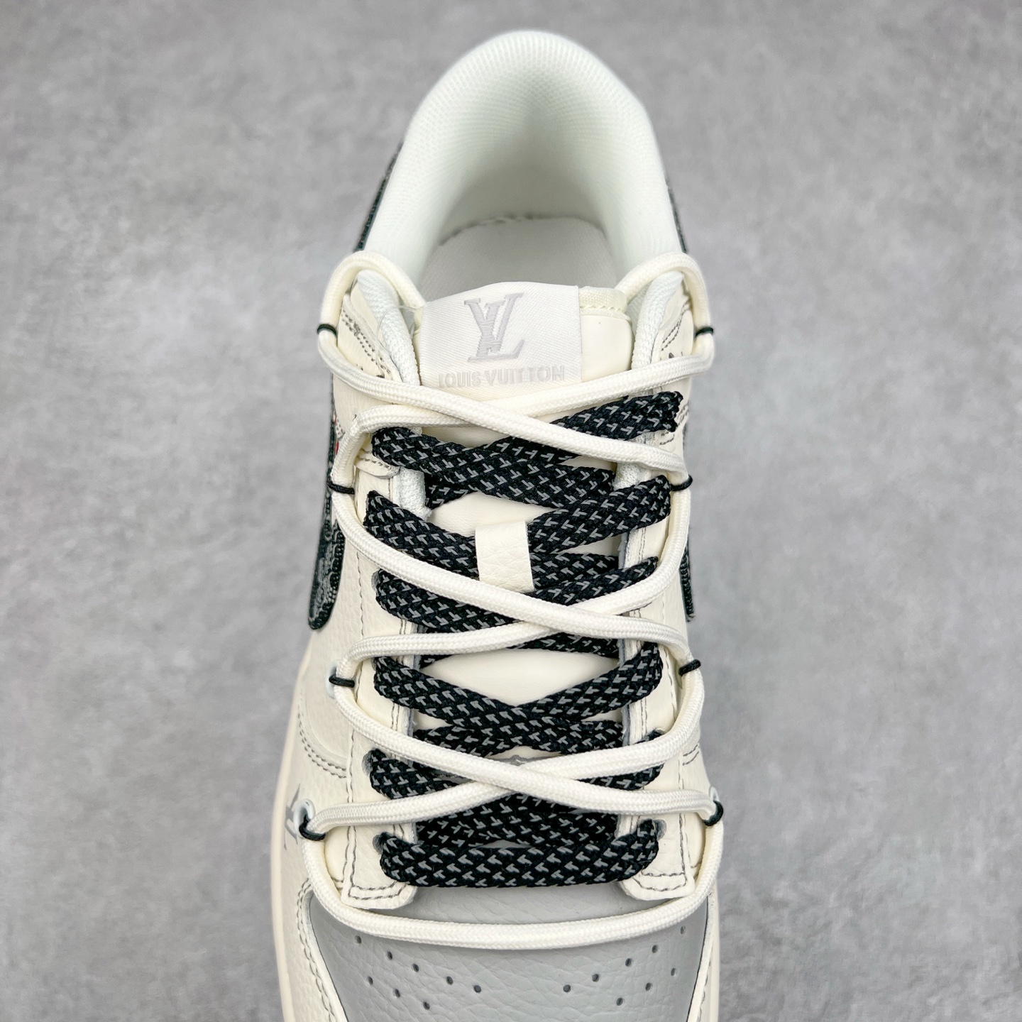 图片[5]-NK Dunk Low 定制配色 FC1688-218 大厂出品 极力推荐 原装头层材料 独家版型蒸餾加工帶來的是更好的视觉和脚感体验大厂纯原品质出货 清洁度 电绣工艺 皮料切割干净无任何毛边 细节完美 实拍调校N版已经零色差零失真 百分百还原实物色彩所见即所得 不存在货不对板色差等低级问题 选购参考实物拍摄 不混卖不参货 只用心做好货严格选品 承诺混一赔十 尺码：36 36.5 37.5 38 38.5 39 40 40.5 41 42 42.5 43 44 44.5 45-选品中心