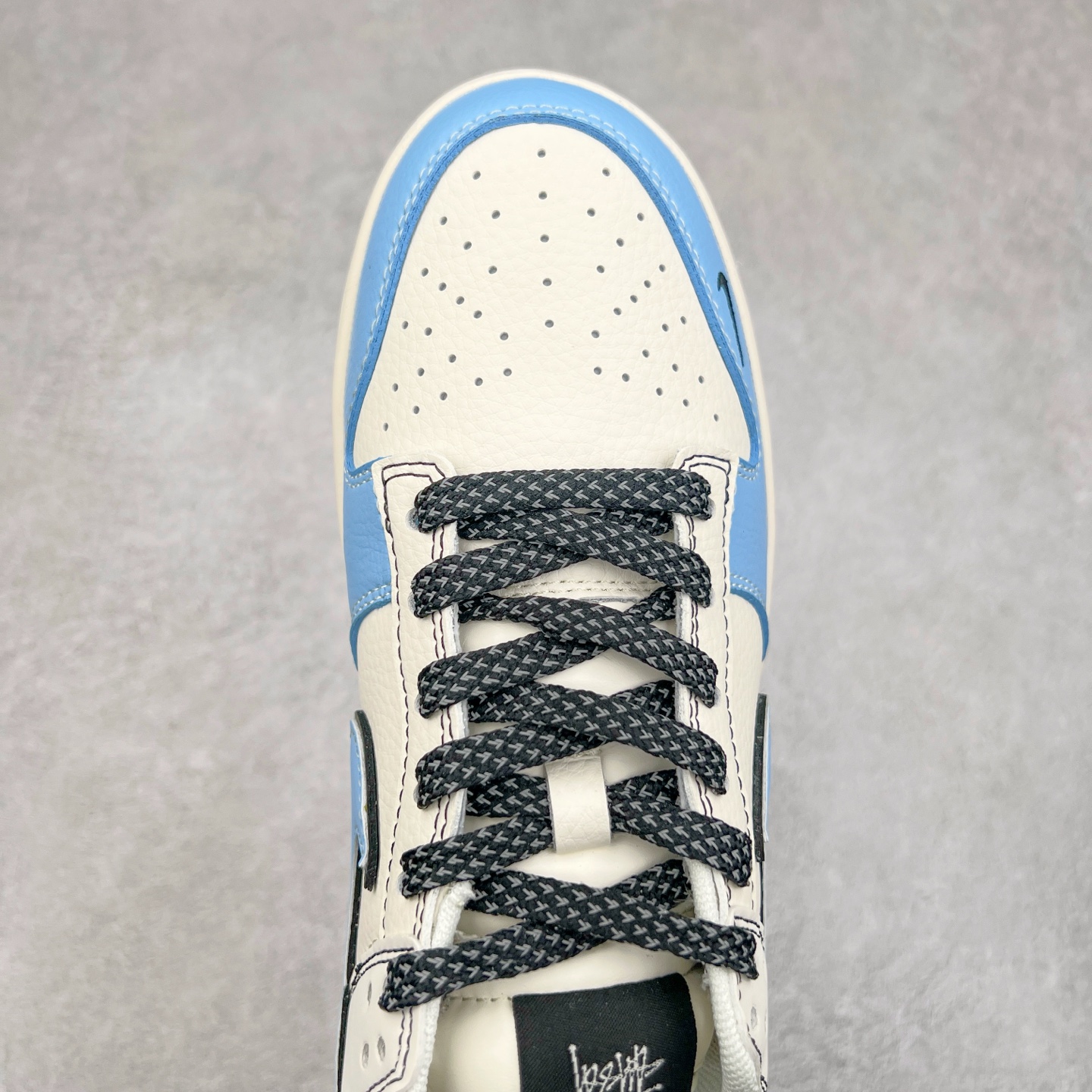 图片[4]-NK Dunk Low 定制配色 ZH2598-225 大厂出品 极力推荐 原装头层材料 独家版型蒸餾加工帶來的是更好的视觉和脚感体验大厂纯原品质出货 清洁度 电绣工艺 皮料切割干净无任何毛边 细节完美 实拍调校N版已经零色差零失真 百分百还原实物色彩所见即所得 不存在货不对板色差等低级问题 选购参考实物拍摄 不混卖不参货 只用心做好货严格选品 承诺混一赔十 尺码：36 36.5 37.5 38 38.5 39 40 40.5 41 42 42.5 43 44 44.5 45-选品中心