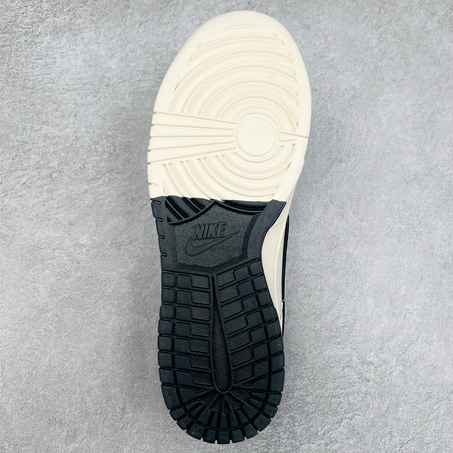 图片[9]-NK Dunk Low 定制配色 ZH2598-225 大厂出品 极力推荐 原装头层材料 独家版型蒸餾加工帶來的是更好的视觉和脚感体验大厂纯原品质出货 清洁度 电绣工艺 皮料切割干净无任何毛边 细节完美 实拍调校N版已经零色差零失真 百分百还原实物色彩所见即所得 不存在货不对板色差等低级问题 选购参考实物拍摄 不混卖不参货 只用心做好货严格选品 承诺混一赔十 尺码：36 36.5 37.5 38 38.5 39 40 40.5 41 42 42.5 43 44 44.5 45-选品中心