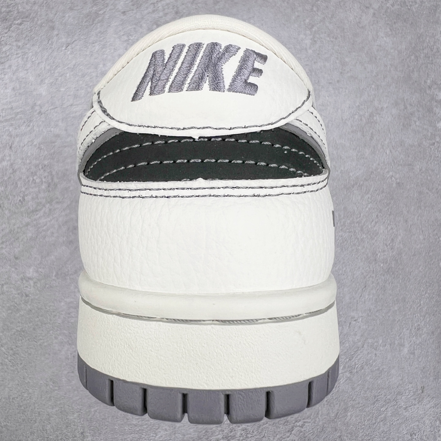 图片[8]-NK Dunk Low 定制配色 SC9207-404 大厂出品 极力推荐 原装头层材料 独家版型蒸餾加工帶來的是更好的视觉和脚感体验大厂纯原品质出货 清洁度 电绣工艺 皮料切割干净无任何毛边 细节完美 实拍调校N版已经零色差零失真 百分百还原实物色彩所见即所得 不存在货不对板色差等低级问题 选购参考实物拍摄 不混卖不参货 只用心做好货严格选品 承诺混一赔十 尺码：36 36.5 37.5 38 38.5 39 40 40.5 41 42 42.5 43 44 44.5 45-选品中心