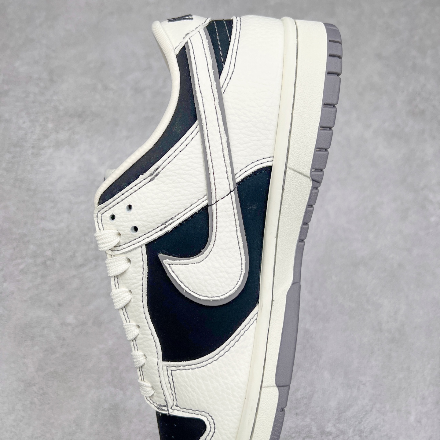 图片[7]-NK Dunk Low 定制配色 SC9207-404 大厂出品 极力推荐 原装头层材料 独家版型蒸餾加工帶來的是更好的视觉和脚感体验大厂纯原品质出货 清洁度 电绣工艺 皮料切割干净无任何毛边 细节完美 实拍调校N版已经零色差零失真 百分百还原实物色彩所见即所得 不存在货不对板色差等低级问题 选购参考实物拍摄 不混卖不参货 只用心做好货严格选品 承诺混一赔十 尺码：36 36.5 37.5 38 38.5 39 40 40.5 41 42 42.5 43 44 44.5 45-选品中心