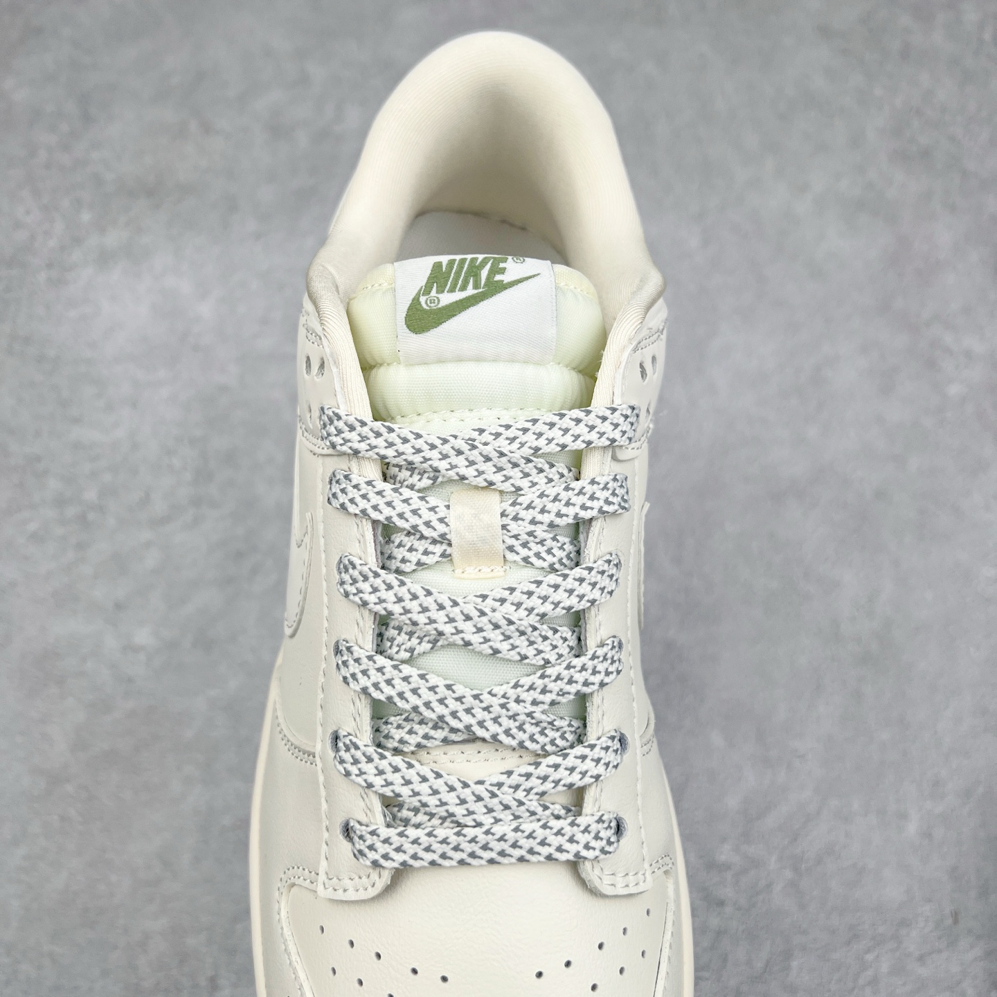 图片[5]-NK Dunk Low 定制配色 XX8888-002 大厂出品 极力推荐 原装头层材料 独家版型蒸餾加工帶來的是更好的视觉和脚感体验大厂纯原品质出货 清洁度 电绣工艺 皮料切割干净无任何毛边 细节完美 实拍调校N版已经零色差零失真 百分百还原实物色彩所见即所得 不存在货不对板色差等低级问题 选购参考实物拍摄 不混卖不参货 只用心做好货严格选品 承诺混一赔十 尺码：36 36.5 37.5 38 38.5 39 40 40.5 41 42 42.5 43 44 44.5 45-选品中心