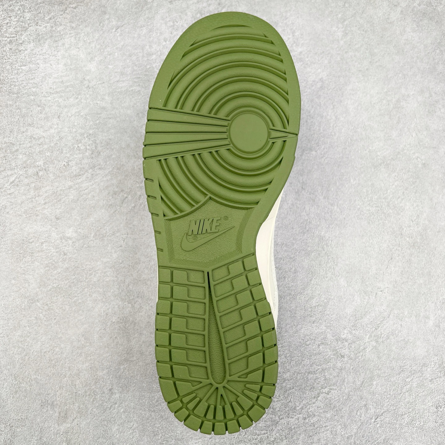 图片[9]-NK Dunk Low 定制配色 XX8888-002 大厂出品 极力推荐 原装头层材料 独家版型蒸餾加工帶來的是更好的视觉和脚感体验大厂纯原品质出货 清洁度 电绣工艺 皮料切割干净无任何毛边 细节完美 实拍调校N版已经零色差零失真 百分百还原实物色彩所见即所得 不存在货不对板色差等低级问题 选购参考实物拍摄 不混卖不参货 只用心做好货严格选品 承诺混一赔十 尺码：36 36.5 37.5 38 38.5 39 40 40.5 41 42 42.5 43 44 44.5 45-选品中心