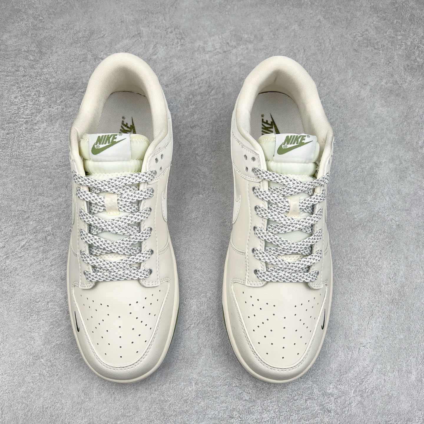 图片[2]-NK Dunk Low 定制配色 XX8888-002 大厂出品 极力推荐 原装头层材料 独家版型蒸餾加工帶來的是更好的视觉和脚感体验大厂纯原品质出货 清洁度 电绣工艺 皮料切割干净无任何毛边 细节完美 实拍调校N版已经零色差零失真 百分百还原实物色彩所见即所得 不存在货不对板色差等低级问题 选购参考实物拍摄 不混卖不参货 只用心做好货严格选品 承诺混一赔十 尺码：36 36.5 37.5 38 38.5 39 40 40.5 41 42 42.5 43 44 44.5 45-选品中心