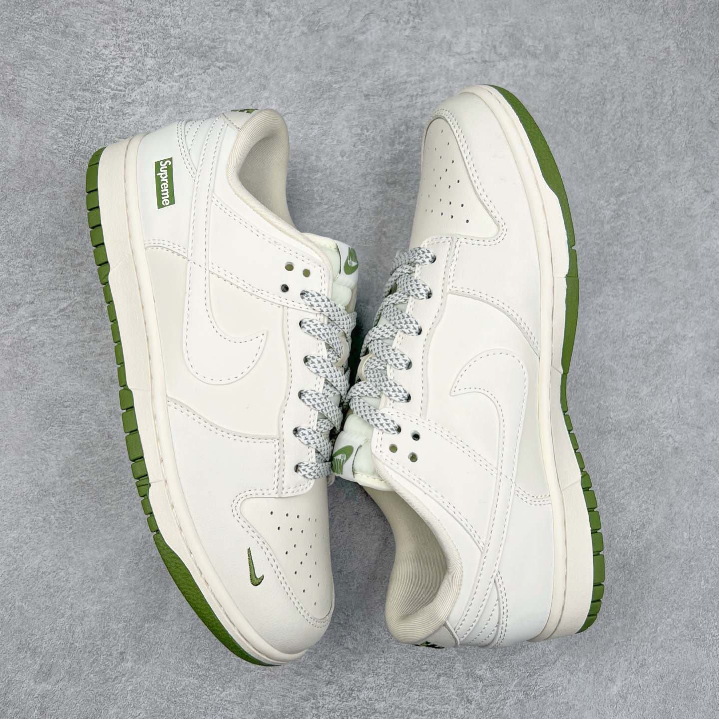 图片[3]-NK Dunk Low 定制配色 XX8888-002 大厂出品 极力推荐 原装头层材料 独家版型蒸餾加工帶來的是更好的视觉和脚感体验大厂纯原品质出货 清洁度 电绣工艺 皮料切割干净无任何毛边 细节完美 实拍调校N版已经零色差零失真 百分百还原实物色彩所见即所得 不存在货不对板色差等低级问题 选购参考实物拍摄 不混卖不参货 只用心做好货严格选品 承诺混一赔十 尺码：36 36.5 37.5 38 38.5 39 40 40.5 41 42 42.5 43 44 44.5 45-选品中心