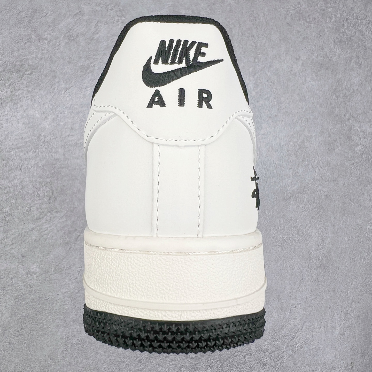 图片[8]-NK Air Force 1´07 Low 空军一号低帮百搭休闲运动板鞋 XZ6188-713 柔软、弹性十足的缓震性能和出色的中底设计 横跨复古与现代的外型结合 造就出风靡全球 三十多年的Force 1 直到今天还深受青睐 实拍调校N版已经零色差零失真 百分百还原实物色彩所见即所得 不存在货不对板色差等低级问题 选购参考实物拍摄 不混卖不参货 只用心做好货严格选品 承诺混一赔十 尺码：36 36.5 37.5 38 38.5 39 40 40.5 41 42 42.5 43 44 44.5 45-选品中心