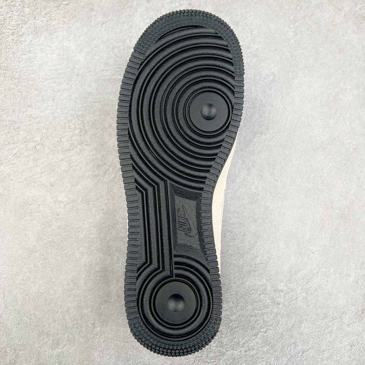 图片[9]-NK Air Force 1´07 Low 空军一号低帮百搭休闲运动板鞋 XZ6188-713 柔软、弹性十足的缓震性能和出色的中底设计 横跨复古与现代的外型结合 造就出风靡全球 三十多年的Force 1 直到今天还深受青睐 实拍调校N版已经零色差零失真 百分百还原实物色彩所见即所得 不存在货不对板色差等低级问题 选购参考实物拍摄 不混卖不参货 只用心做好货严格选品 承诺混一赔十 尺码：36 36.5 37.5 38 38.5 39 40 40.5 41 42 42.5 43 44 44.5 45-选品中心