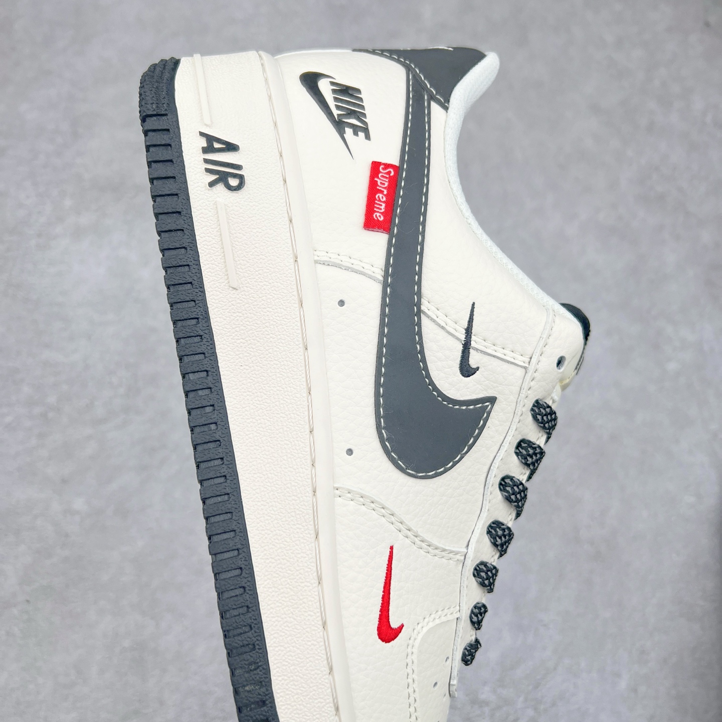 图片[6]-NK Air Force 1´07 Low 空军一号低帮百搭休闲运动板鞋 HH7518-038 柔软、弹性十足的缓震性能和出色的中底设计 横跨复古与现代的外型结合 造就出风靡全球 三十多年的Force 1 直到今天还深受青睐 实拍调校N版已经零色差零失真 百分百还原实物色彩所见即所得 不存在货不对板色差等低级问题 选购参考实物拍摄 不混卖不参货 只用心做好货严格选品 承诺混一赔十 尺码：36 36.5 37.5 38 38.5 39 40 40.5 41 42 42.5 43 44 44.5 45-选品中心