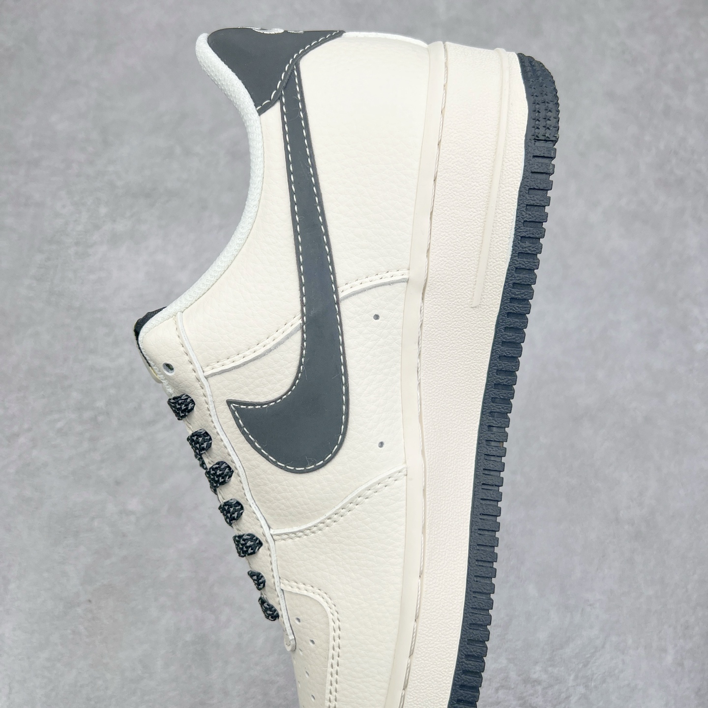 图片[7]-NK Air Force 1´07 Low 空军一号低帮百搭休闲运动板鞋 HH7518-038 柔软、弹性十足的缓震性能和出色的中底设计 横跨复古与现代的外型结合 造就出风靡全球 三十多年的Force 1 直到今天还深受青睐 实拍调校N版已经零色差零失真 百分百还原实物色彩所见即所得 不存在货不对板色差等低级问题 选购参考实物拍摄 不混卖不参货 只用心做好货严格选品 承诺混一赔十 尺码：36 36.5 37.5 38 38.5 39 40 40.5 41 42 42.5 43 44 44.5 45-选品中心