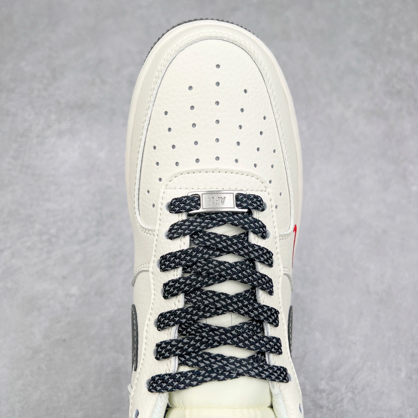 图片[4]-NK Air Force 1´07 Low 空军一号低帮百搭休闲运动板鞋 HH7518-038 柔软、弹性十足的缓震性能和出色的中底设计 横跨复古与现代的外型结合 造就出风靡全球 三十多年的Force 1 直到今天还深受青睐 实拍调校N版已经零色差零失真 百分百还原实物色彩所见即所得 不存在货不对板色差等低级问题 选购参考实物拍摄 不混卖不参货 只用心做好货严格选品 承诺混一赔十 尺码：36 36.5 37.5 38 38.5 39 40 40.5 41 42 42.5 43 44 44.5 45-选品中心