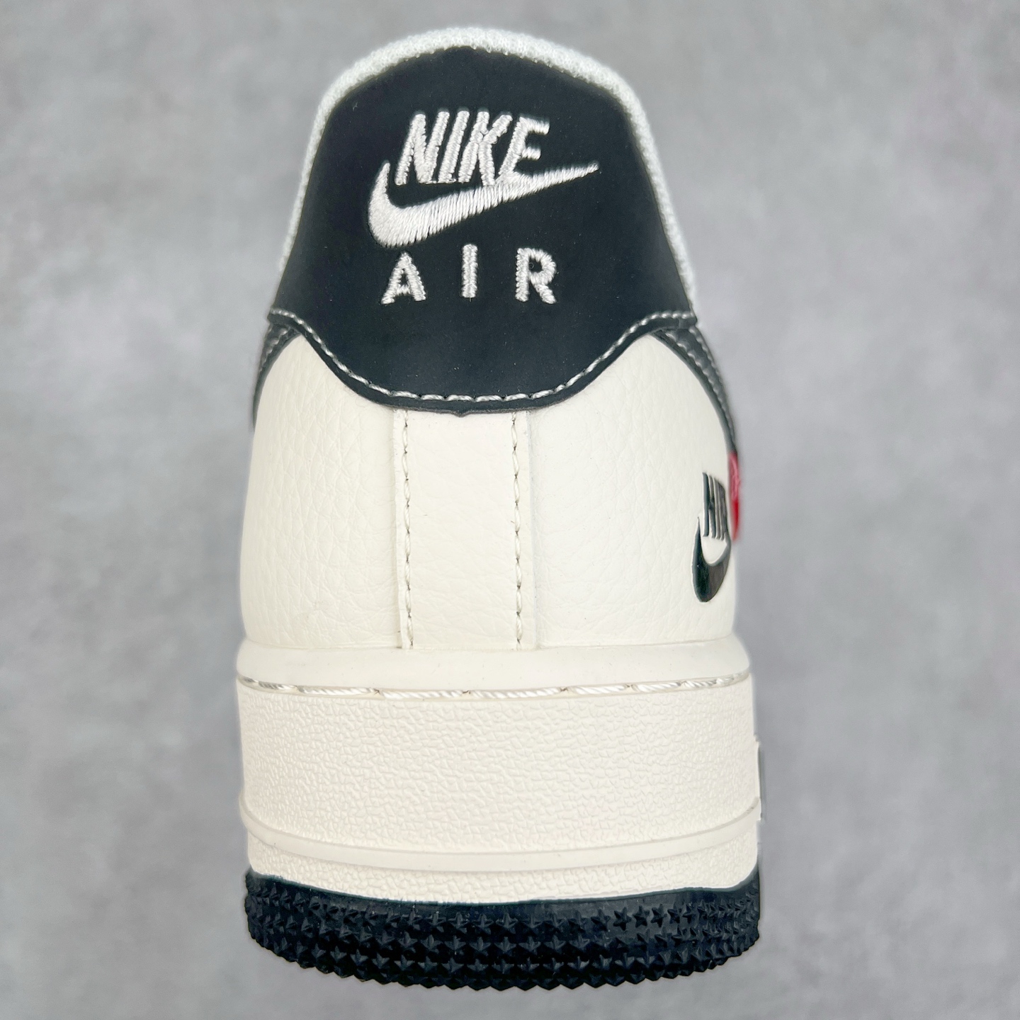 图片[8]-NK Air Force 1´07 Low 空军一号低帮百搭休闲运动板鞋 HH7518-038 柔软、弹性十足的缓震性能和出色的中底设计 横跨复古与现代的外型结合 造就出风靡全球 三十多年的Force 1 直到今天还深受青睐 实拍调校N版已经零色差零失真 百分百还原实物色彩所见即所得 不存在货不对板色差等低级问题 选购参考实物拍摄 不混卖不参货 只用心做好货严格选品 承诺混一赔十 尺码：36 36.5 37.5 38 38.5 39 40 40.5 41 42 42.5 43 44 44.5 45-选品中心