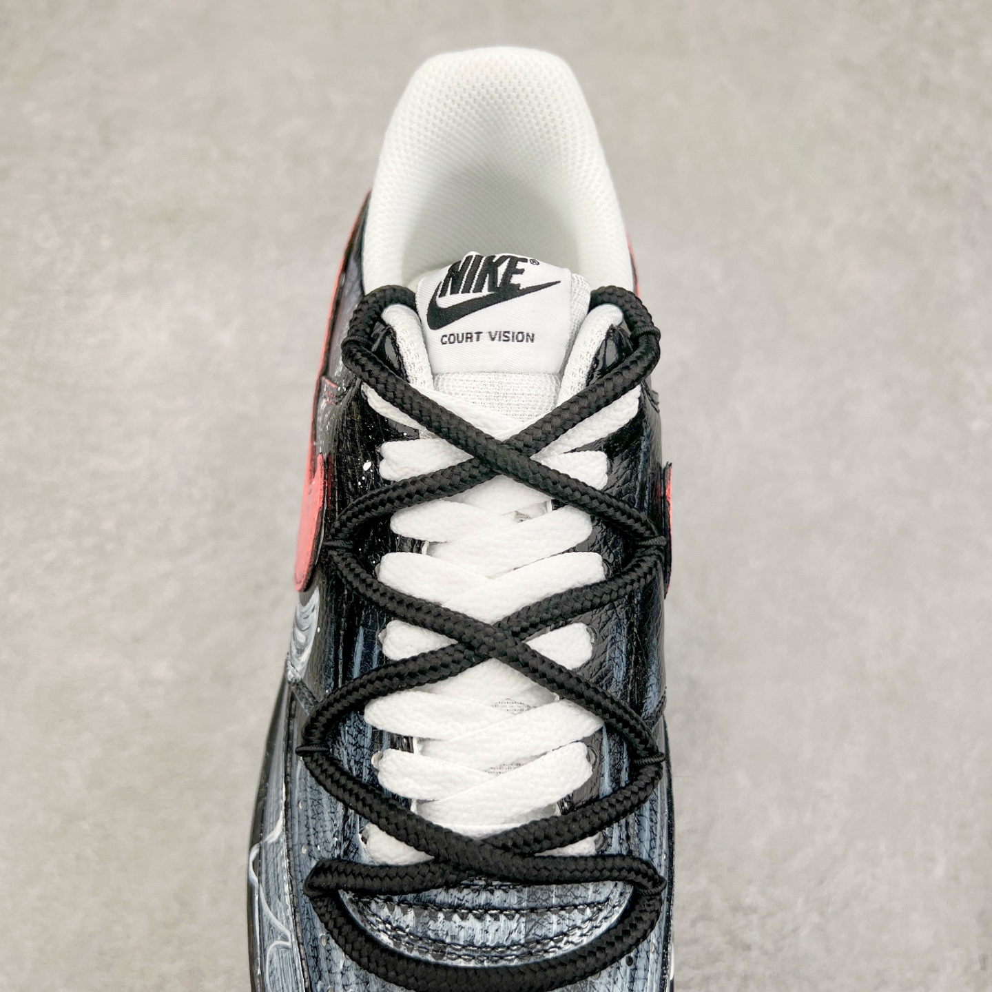 图片[5]-NK Court Vision 1 Low“病变制造” 手绘涂鸦定制板鞋 把爱情的元素融入病变细胞研究，试图创造出一种特殊的“爱情病变”，让细胞像热恋时的心一样，充满活力又稳定。日夜颠倒，查阅资料、反复试验，调配出各种药剂，注入培养皿，观察细胞的反应。细胞开始呈现出奇妙的变化，它们紧密相连，闪烁着微光，像极了两颗紧紧相依的心 货号：DH2987-212 尺码：36 36.5 37.5 38 38.5 39 40 40.5 41 42 42.5 43 44 44.5 45-选品中心