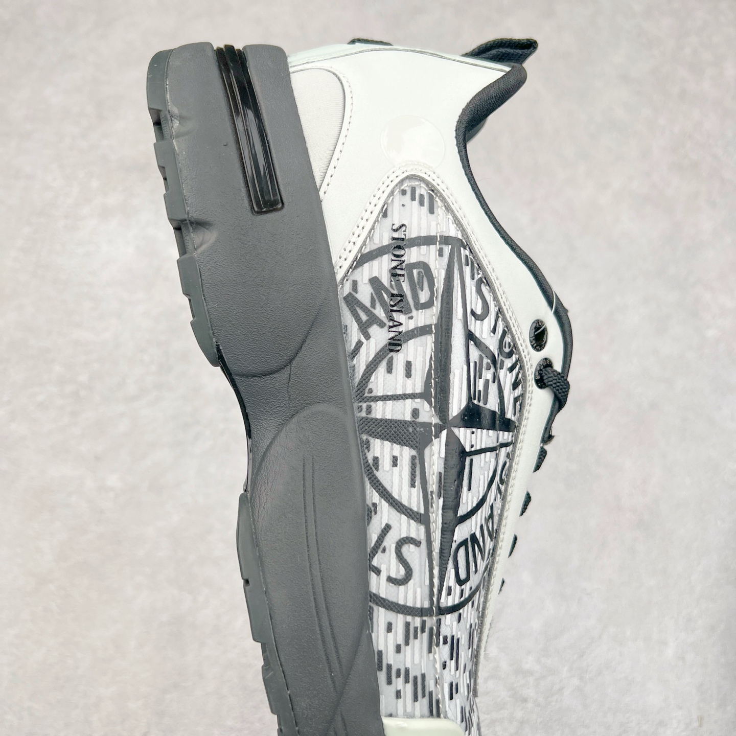 图片[6]-Stone Island Grime Panelled 石头岛黑褐色舒适时尚低帮生活休闲鞋 石头岛作不仅是科技面料和织物染色典范并加入了创新机能美学，兼顾功能性与时尚感，颠覆传统休闲服饰的想象。尺码：36 37 37.5 38 38.5 39 39.5 40 40.5 41.5 42 42.5 43 44 44.5 45-选品中心