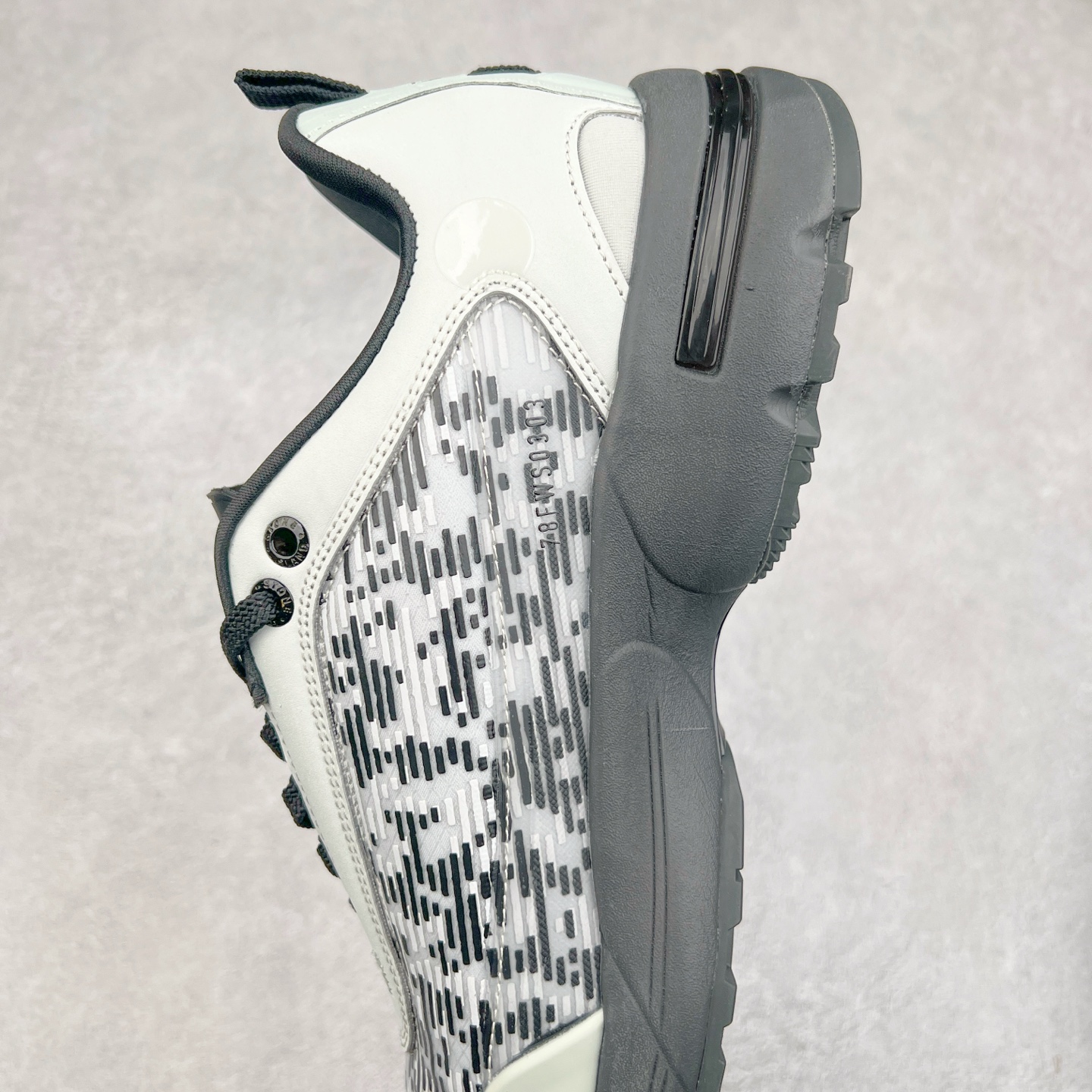 图片[7]-Stone Island Grime Panelled 石头岛黑褐色舒适时尚低帮生活休闲鞋 石头岛作不仅是科技面料和织物染色典范并加入了创新机能美学，兼顾功能性与时尚感，颠覆传统休闲服饰的想象。尺码：36 37 37.5 38 38.5 39 39.5 40 40.5 41.5 42 42.5 43 44 44.5 45-选品中心