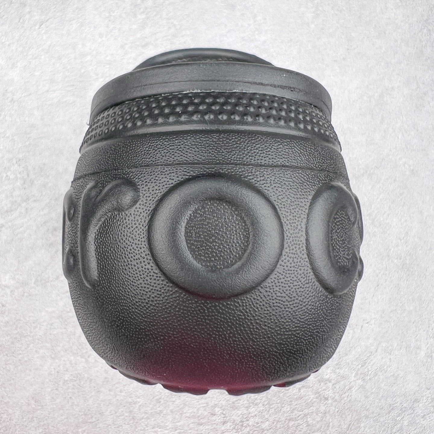 图片[8]-＃DG莞产 Crocs Classic Clog 卡骆驰休闲沙滩洞洞拖鞋凉鞋 透明防水袋包装 注意配件需单独购买 超轻Croslite专利材料打造 鞋面更加耐用易清洗 该鞋款轻盈舒适 2002年 经典克骆格诞生 秉承外形简单 穿着舒适的初衷 不断为消费者带来舒适的穿着体验 穿出“趣”味 鞋面洞洞可搭彰显个性的智必星 一鞋两穿 可调节式后跟带增添鞋身的稳固性能 放前面变成愜意舒适的凉拖 放后面行走跑跳更加稳妥 Croslite ™材料 封闭式细胞树脂 能够在体温作用下自动变形以适应脚部形状 涉水性优秀的同时易于清洁 抓地力强 不易打滑 Crocs的核心理念：轻便 灵活 全方位的舒适感 同步官方尺码：M4（36-37） M5（37-38）M6（38-39）M7（39-40）-选品中心