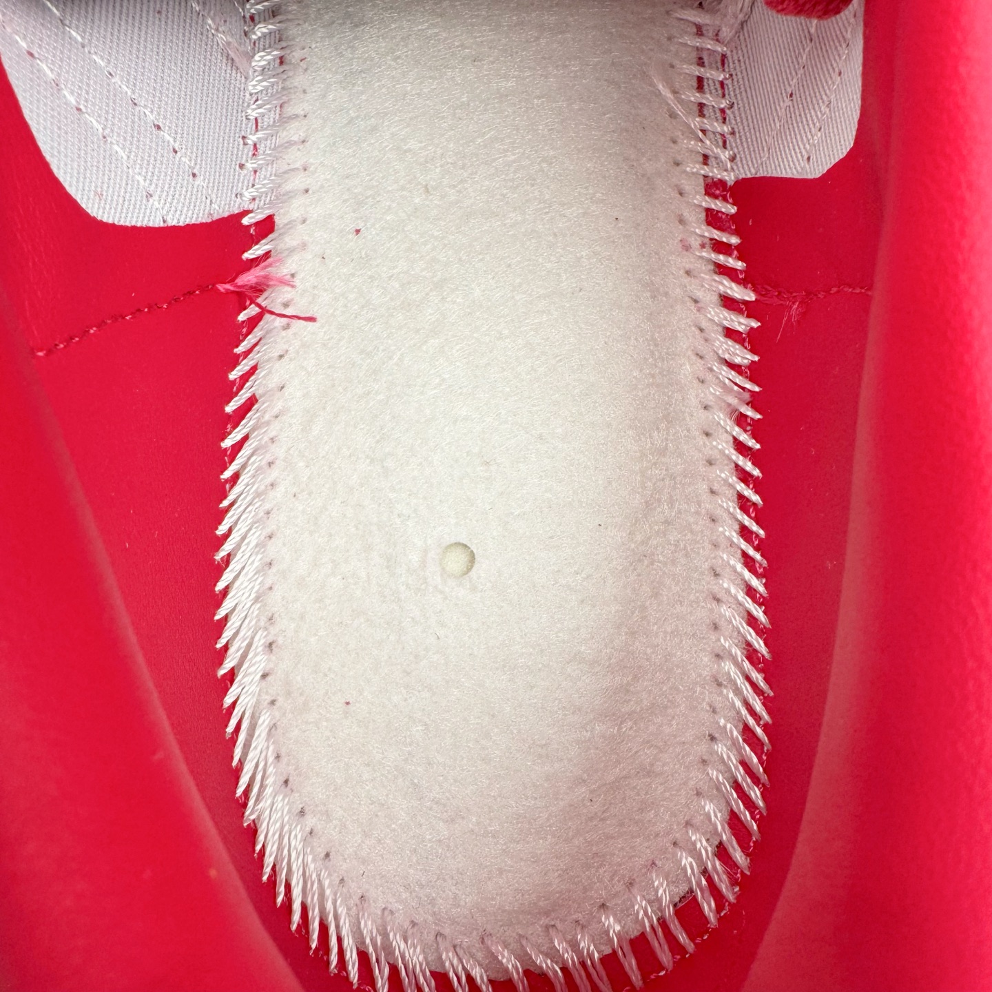 图片[10]-＃CS纯原 AD Originals Gazelle Bold W 羚羊松糕系列复古百搭厚底增高低帮休闲运动板鞋 ID6997 新的一年就要换新的打扮啦！除了设定变美、健身、减肥等目标外，你已经可以利用鞋子来“偷偷改善身材比例”的愿望了！ 因为有一句话。身高不够。鞋子来凑~赶快入手以下各大运动品牌最新推出的“厚底增高运动鞋”吧。 是最好穿最百搭的长腿神器。 重点是……不仅价格不错～鞋子也不错啊！Originals的Gazelle Bold鞋款打造出「超厚底版本」！延续流线鞋型、经典麂皮材质、白色三条线和侧面烫金标志的复古外型，奶油白鞋底高度直接乘3，出门搭上它，保证一路步步高升。尺码：36 36⅔ 37⅓ 38 38⅔ 39⅓ 40-选品中心