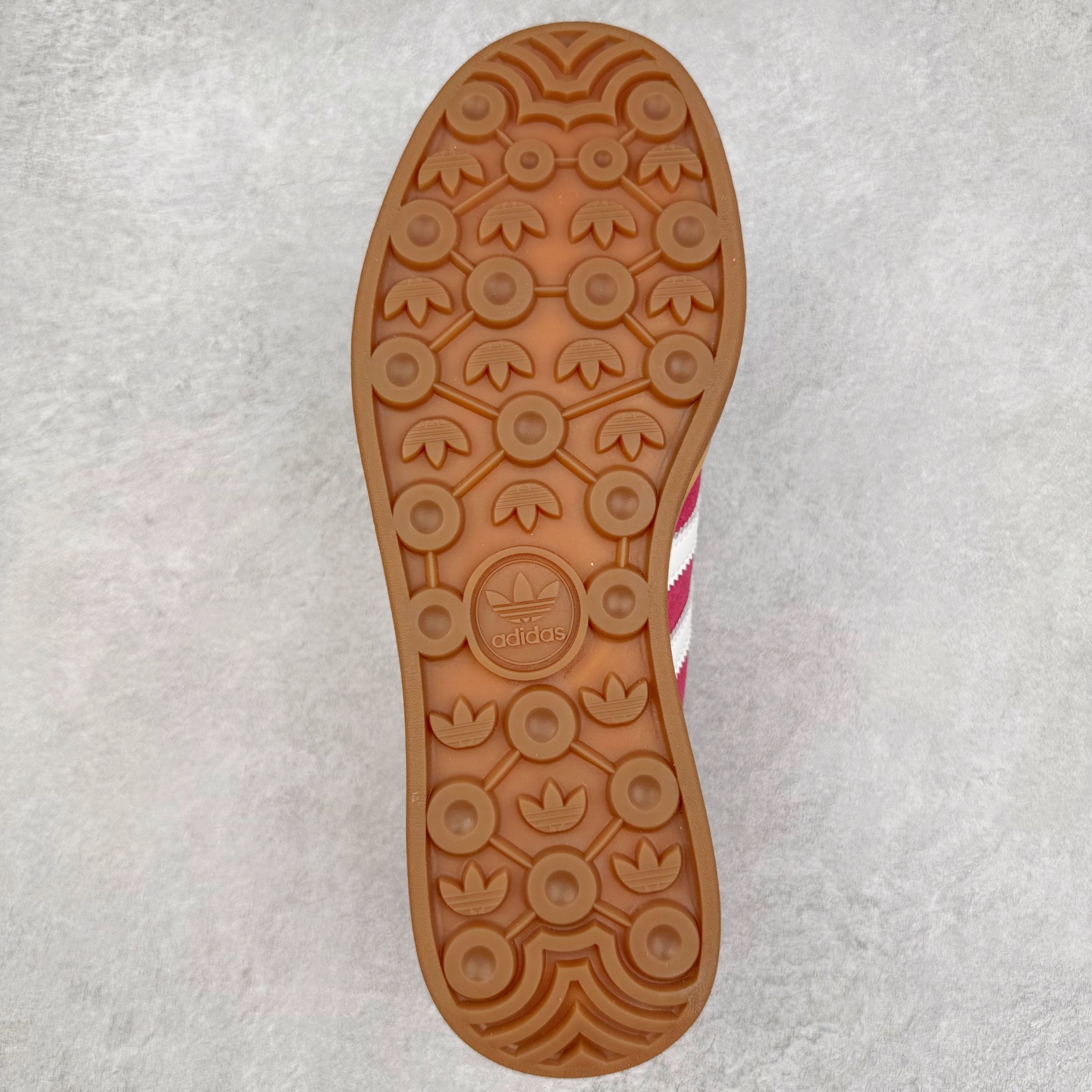 图片[9]-＃CS纯原 AD Originals Gazelle Bold W 羚羊松糕系列复古百搭厚底增高低帮休闲运动板鞋 ID6997 新的一年就要换新的打扮啦！除了设定变美、健身、减肥等目标外，你已经可以利用鞋子来“偷偷改善身材比例”的愿望了！ 因为有一句话。身高不够。鞋子来凑~赶快入手以下各大运动品牌最新推出的“厚底增高运动鞋”吧。 是最好穿最百搭的长腿神器。 重点是……不仅价格不错～鞋子也不错啊！Originals的Gazelle Bold鞋款打造出「超厚底版本」！延续流线鞋型、经典麂皮材质、白色三条线和侧面烫金标志的复古外型，奶油白鞋底高度直接乘3，出门搭上它，保证一路步步高升。尺码：36 36⅔ 37⅓ 38 38⅔ 39⅓ 40-选品中心