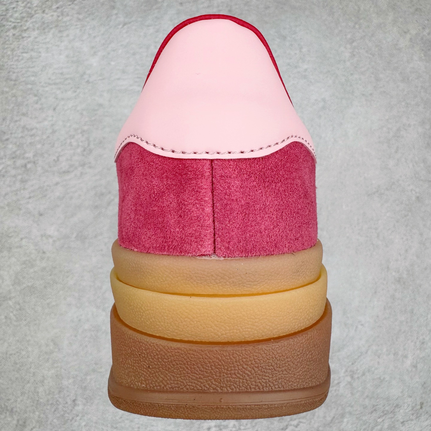 图片[8]-＃CS纯原 AD Originals Gazelle Bold W 羚羊松糕系列复古百搭厚底增高低帮休闲运动板鞋 ID6997 新的一年就要换新的打扮啦！除了设定变美、健身、减肥等目标外，你已经可以利用鞋子来“偷偷改善身材比例”的愿望了！ 因为有一句话。身高不够。鞋子来凑~赶快入手以下各大运动品牌最新推出的“厚底增高运动鞋”吧。 是最好穿最百搭的长腿神器。 重点是……不仅价格不错～鞋子也不错啊！Originals的Gazelle Bold鞋款打造出「超厚底版本」！延续流线鞋型、经典麂皮材质、白色三条线和侧面烫金标志的复古外型，奶油白鞋底高度直接乘3，出门搭上它，保证一路步步高升。尺码：36 36⅔ 37⅓ 38 38⅔ 39⅓ 40-选品中心