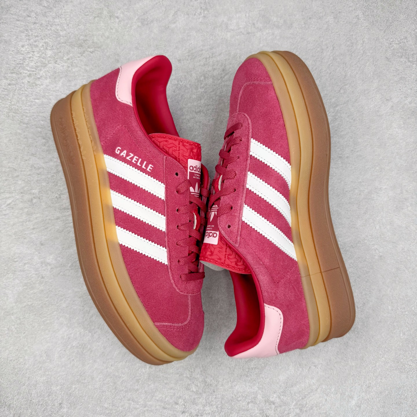 图片[3]-＃CS纯原 AD Originals Gazelle Bold W 羚羊松糕系列复古百搭厚底增高低帮休闲运动板鞋 ID6997 新的一年就要换新的打扮啦！除了设定变美、健身、减肥等目标外，你已经可以利用鞋子来“偷偷改善身材比例”的愿望了！ 因为有一句话。身高不够。鞋子来凑~赶快入手以下各大运动品牌最新推出的“厚底增高运动鞋”吧。 是最好穿最百搭的长腿神器。 重点是……不仅价格不错～鞋子也不错啊！Originals的Gazelle Bold鞋款打造出「超厚底版本」！延续流线鞋型、经典麂皮材质、白色三条线和侧面烫金标志的复古外型，奶油白鞋底高度直接乘3，出门搭上它，保证一路步步高升。尺码：36 36⅔ 37⅓ 38 38⅔ 39⅓ 40-选品中心