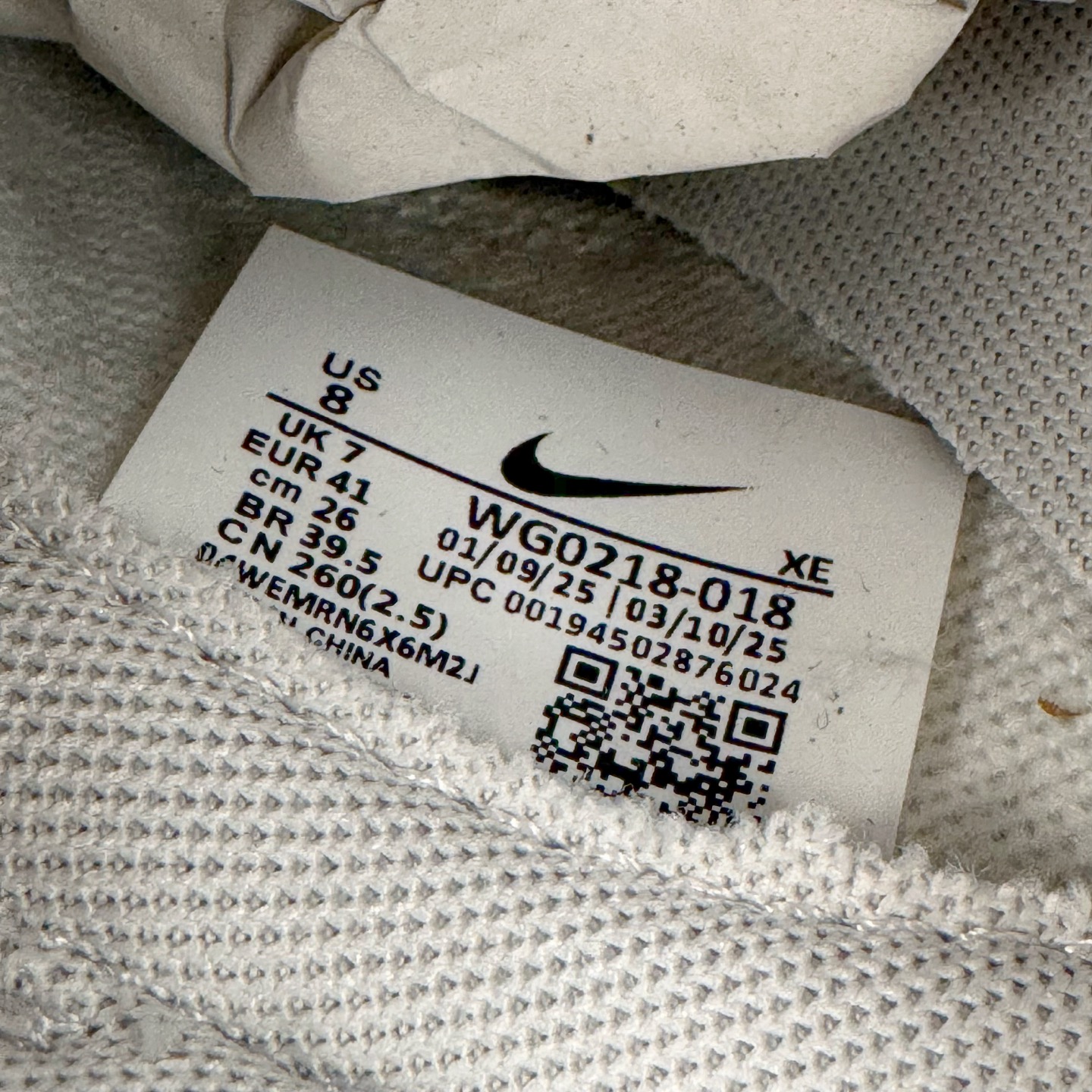 图片[14]-＃YC纯原 NK Dunk Low 钻在手心 WG0218-018 当球鞋化身移动艺术馆，鞋身以爱马仕大象灰铺陈底色，鳄鱼纹肌理衬以极致奢华感。侧翼Swoosh满天星碎钻铺设，宛如纯白画布上的银河密码。后跟「Limited Edition」钢印，宣告这是件限量典藏版的穿戴雕塑。行走随步态流转绽放菱镜效应，让撞鞋从此成为伪命题。定制系列天花板 无原鞋不开发 全系列得物原鞋一比一校对开发 配色持续更新中 终端对接 优势输出 全套原厂楦头原纸板数据档案倾力打造 原汁原味莞产 极致还原 圈内最强针车工艺 高端零售指定版 广东原厂配套原盒原标 鞋盒分三个尺码段 原厂冲刀 超高清洁度 全鞋零毛边皮料切割 采用原厂百宏鞋带以及原厂百宏织唛舌标 内标可供原厂几率过验 进口原装条纹中底布 四线拉帮白色点胶 原厂拉帮手法遵循公司 原厂电绣 极致还原 尺码：36 36.5 37.5 38 38.5 39 40 40.5 41 42 42.5 43 44 44.5 45 46-选品中心