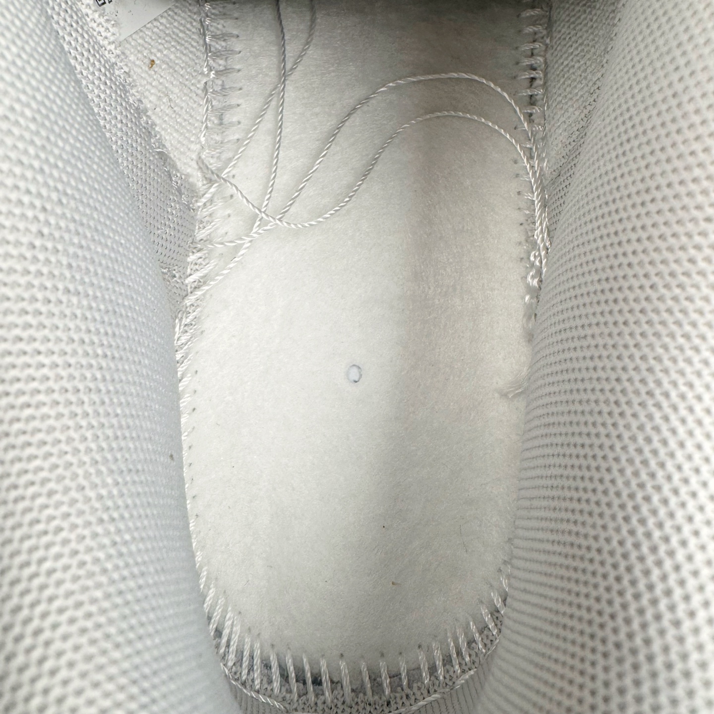 图片[12]-＃YC纯原 NK Dunk Low 钻在手心 WG0218-018 当球鞋化身移动艺术馆，鞋身以爱马仕大象灰铺陈底色，鳄鱼纹肌理衬以极致奢华感。侧翼Swoosh满天星碎钻铺设，宛如纯白画布上的银河密码。后跟「Limited Edition」钢印，宣告这是件限量典藏版的穿戴雕塑。行走随步态流转绽放菱镜效应，让撞鞋从此成为伪命题。定制系列天花板 无原鞋不开发 全系列得物原鞋一比一校对开发 配色持续更新中 终端对接 优势输出 全套原厂楦头原纸板数据档案倾力打造 原汁原味莞产 极致还原 圈内最强针车工艺 高端零售指定版 广东原厂配套原盒原标 鞋盒分三个尺码段 原厂冲刀 超高清洁度 全鞋零毛边皮料切割 采用原厂百宏鞋带以及原厂百宏织唛舌标 内标可供原厂几率过验 进口原装条纹中底布 四线拉帮白色点胶 原厂拉帮手法遵循公司 原厂电绣 极致还原 尺码：36 36.5 37.5 38 38.5 39 40 40.5 41 42 42.5 43 44 44.5 45 46-选品中心