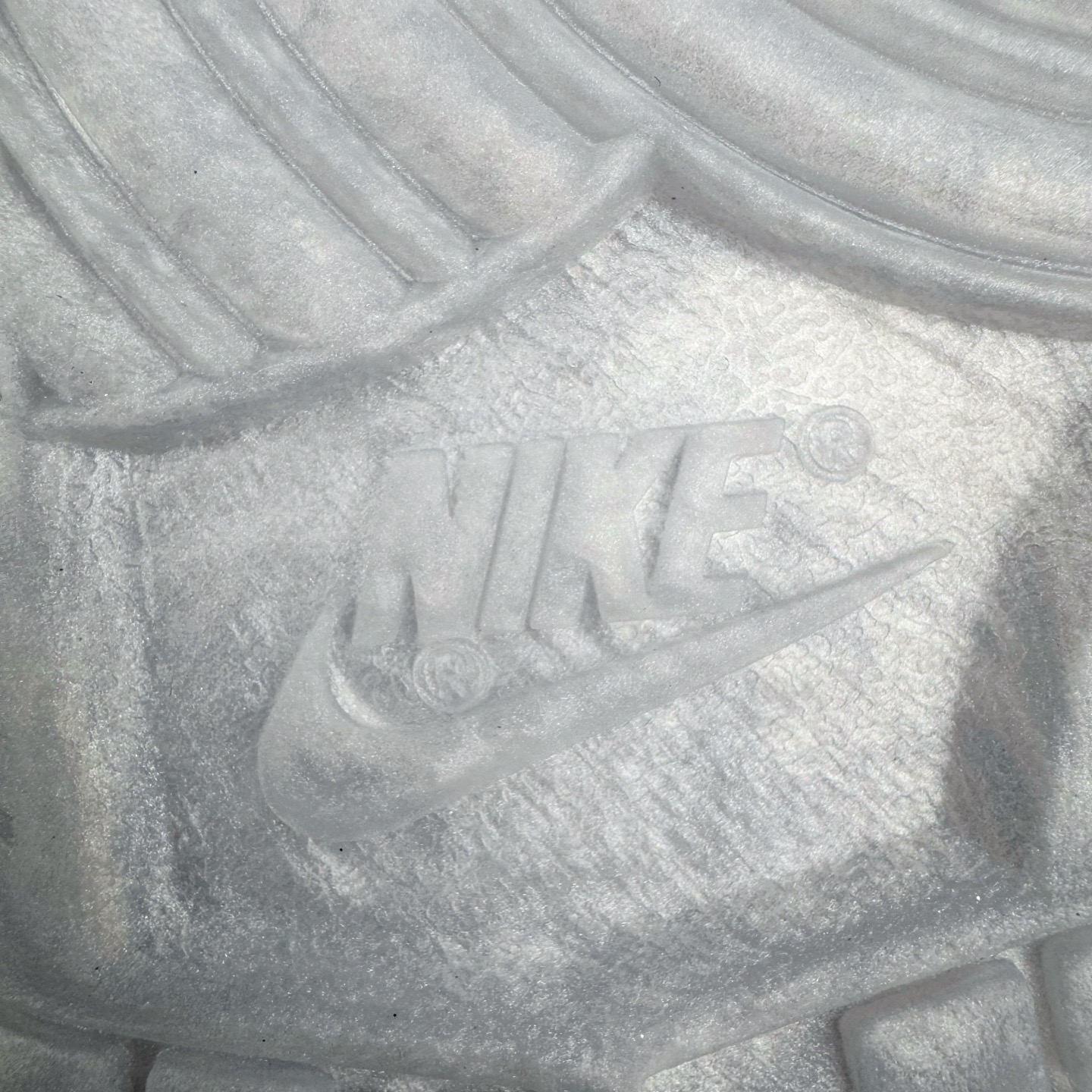 图片[21]-＃YC纯原 NK Dunk Low 钻在手心 WG0218-018 当球鞋化身移动艺术馆，鞋身以爱马仕大象灰铺陈底色，鳄鱼纹肌理衬以极致奢华感。侧翼Swoosh满天星碎钻铺设，宛如纯白画布上的银河密码。后跟「Limited Edition」钢印，宣告这是件限量典藏版的穿戴雕塑。行走随步态流转绽放菱镜效应，让撞鞋从此成为伪命题。定制系列天花板 无原鞋不开发 全系列得物原鞋一比一校对开发 配色持续更新中 终端对接 优势输出 全套原厂楦头原纸板数据档案倾力打造 原汁原味莞产 极致还原 圈内最强针车工艺 高端零售指定版 广东原厂配套原盒原标 鞋盒分三个尺码段 原厂冲刀 超高清洁度 全鞋零毛边皮料切割 采用原厂百宏鞋带以及原厂百宏织唛舌标 内标可供原厂几率过验 进口原装条纹中底布 四线拉帮白色点胶 原厂拉帮手法遵循公司 原厂电绣 极致还原 尺码：36 36.5 37.5 38 38.5 39 40 40.5 41 42 42.5 43 44 44.5 45 46-选品中心