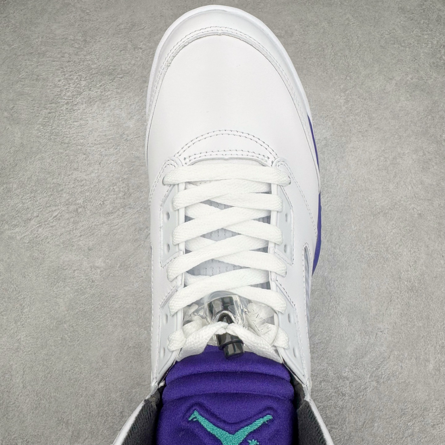 图片[4]-＃纯原 Air Jordan AJ5 OG “Grape” 白紫色 HQ7978-100 原楦原纸板开发 采购原厂皮料 原厂定型 后跟完美效果 到手可放心比对发售原鞋 上脚百分百充当正品驾驭 真正原装公司级完美鞋型 一切细节实拍所见所得！纸板中底、钢印 完美版型 一应俱全外贸专供 发国外寄售可稳妥充正操作 尺码：40 40.5 41 42 42.5 43 44 44.5 45 46 47.5 48.5-选品中心