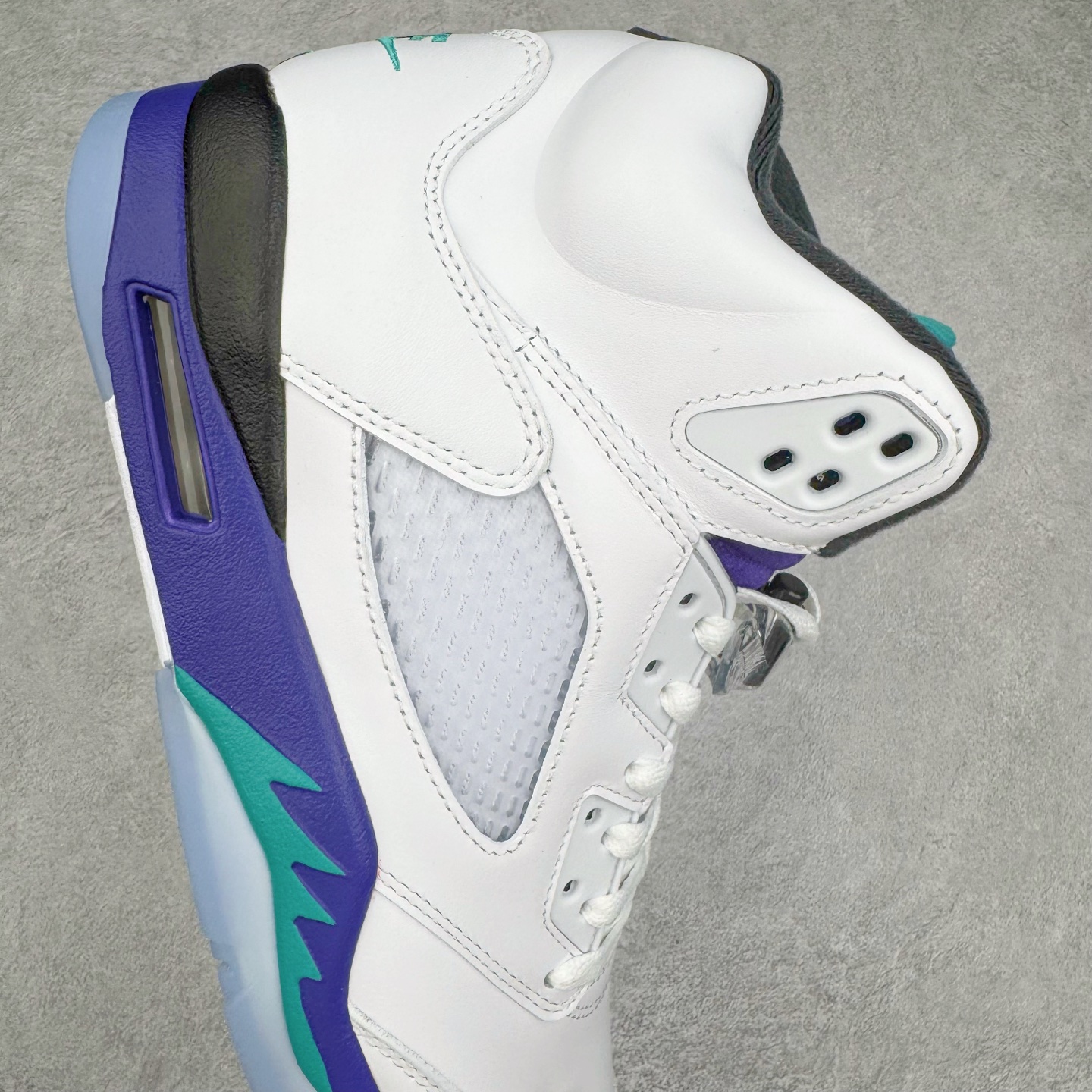 图片[6]-＃纯原 Air Jordan AJ5 OG “Grape” 白紫色 HQ7978-100 原楦原纸板开发 采购原厂皮料 原厂定型 后跟完美效果 到手可放心比对发售原鞋 上脚百分百充当正品驾驭 真正原装公司级完美鞋型 一切细节实拍所见所得！纸板中底、钢印 完美版型 一应俱全外贸专供 发国外寄售可稳妥充正操作 尺码：40 40.5 41 42 42.5 43 44 44.5 45 46 47.5 48.5-选品中心