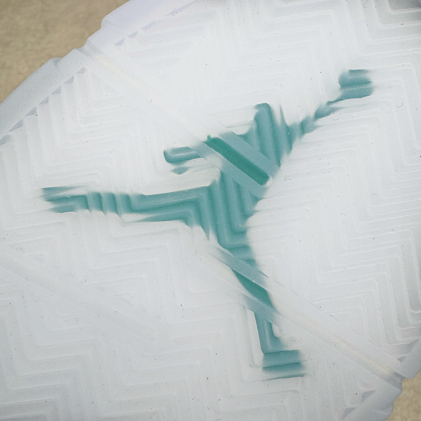 图片[19]-＃纯原 Air Jordan AJ5 OG “Grape” 白紫色 HQ7978-100 原楦原纸板开发 采购原厂皮料 原厂定型 后跟完美效果 到手可放心比对发售原鞋 上脚百分百充当正品驾驭 真正原装公司级完美鞋型 一切细节实拍所见所得！纸板中底、钢印 完美版型 一应俱全外贸专供 发国外寄售可稳妥充正操作 尺码：40 40.5 41 42 42.5 43 44 44.5 45 46 47.5 48.5-选品中心