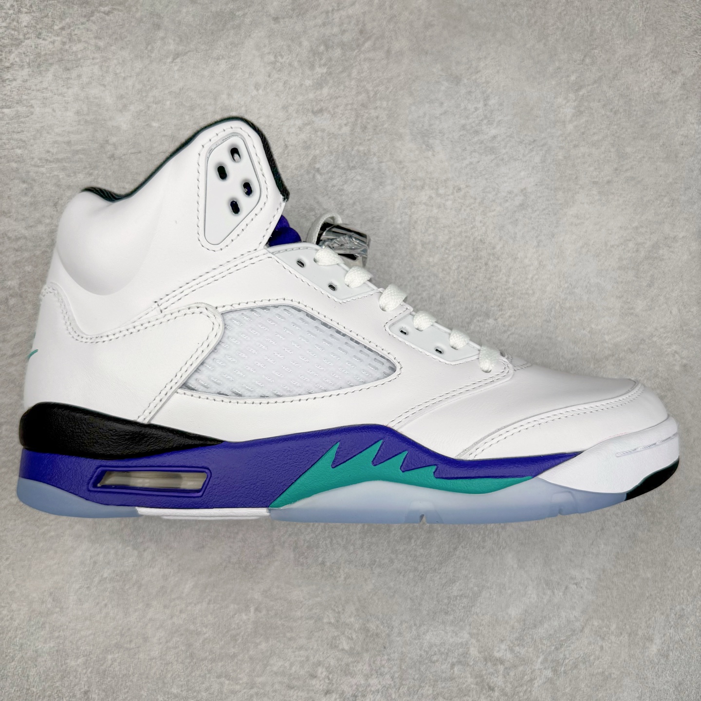 ＃纯原 Air Jordan AJ5 OG “Grape” 白紫色 HQ7978-100 原楦原纸板开发 采购原厂皮料 原厂定型 后跟完美效果 到手可放心比对发售原鞋 上脚百分百充当正品驾驭 真正原装公司级完美鞋型 一切细节实拍所见所得！纸板中底、钢印 完美版型 一应俱全外贸专供 发国外寄售可稳妥充正操作 尺码：40 40.5 41 42 42.5 43 44 44.5 45 46 47.5 48.5-选品中心