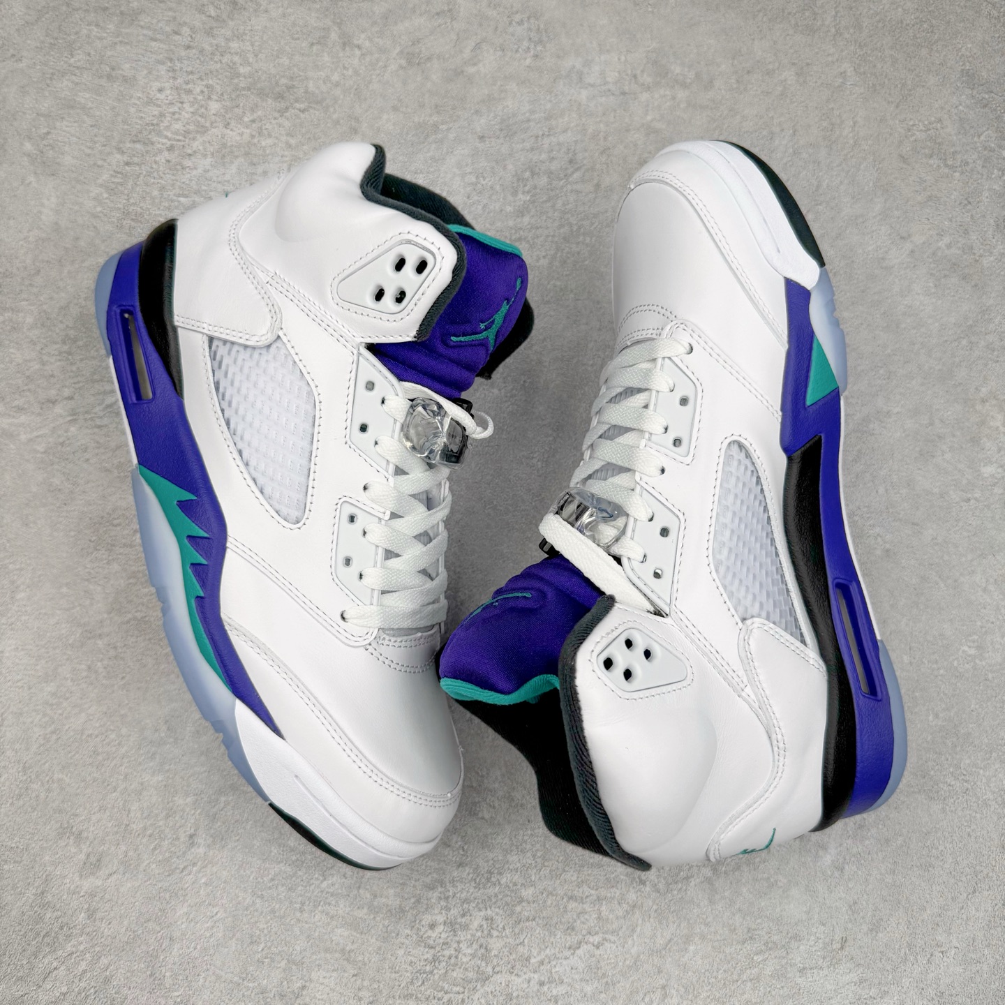 图片[3]-＃纯原 Air Jordan AJ5 OG “Grape” 白紫色 HQ7978-100 原楦原纸板开发 采购原厂皮料 原厂定型 后跟完美效果 到手可放心比对发售原鞋 上脚百分百充当正品驾驭 真正原装公司级完美鞋型 一切细节实拍所见所得！纸板中底、钢印 完美版型 一应俱全外贸专供 发国外寄售可稳妥充正操作 尺码：40 40.5 41 42 42.5 43 44 44.5 45 46 47.5 48.5-选品中心