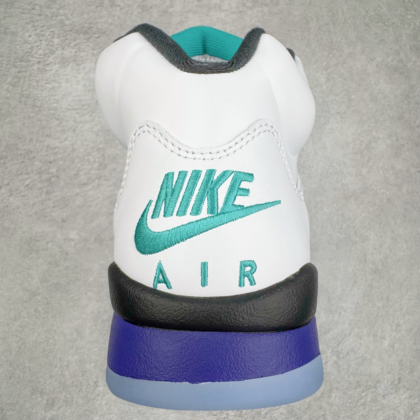图片[8]-＃纯原 Air Jordan AJ5 OG “Grape” 白紫色 HQ7978-100 原楦原纸板开发 采购原厂皮料 原厂定型 后跟完美效果 到手可放心比对发售原鞋 上脚百分百充当正品驾驭 真正原装公司级完美鞋型 一切细节实拍所见所得！纸板中底、钢印 完美版型 一应俱全外贸专供 发国外寄售可稳妥充正操作 尺码：40 40.5 41 42 42.5 43 44 44.5 45 46 47.5 48.5-选品中心