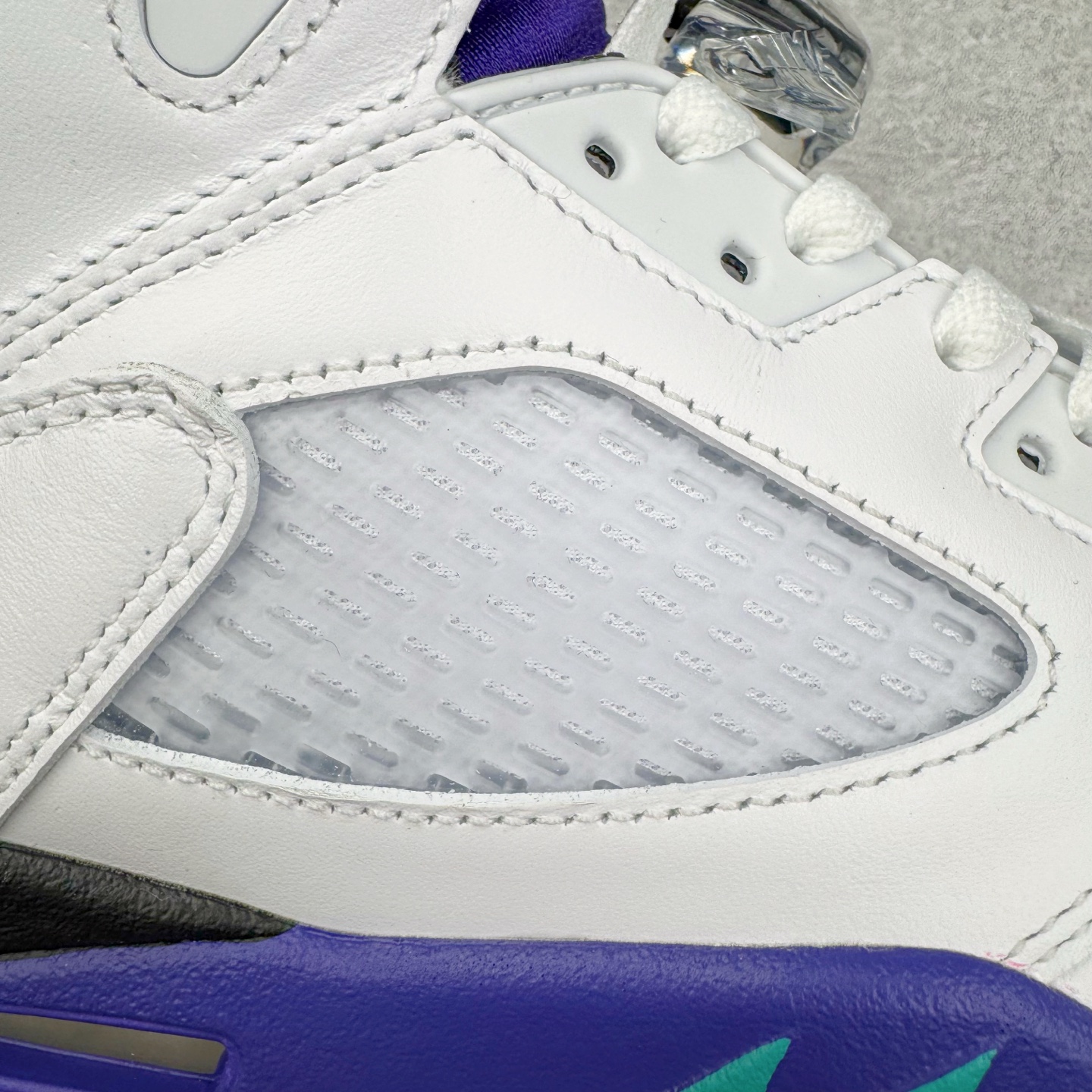 图片[16]-＃纯原 Air Jordan AJ5 OG “Grape” 白紫色 HQ7978-100 原楦原纸板开发 采购原厂皮料 原厂定型 后跟完美效果 到手可放心比对发售原鞋 上脚百分百充当正品驾驭 真正原装公司级完美鞋型 一切细节实拍所见所得！纸板中底、钢印 完美版型 一应俱全外贸专供 发国外寄售可稳妥充正操作 尺码：40 40.5 41 42 42.5 43 44 44.5 45 46 47.5 48.5-选品中心