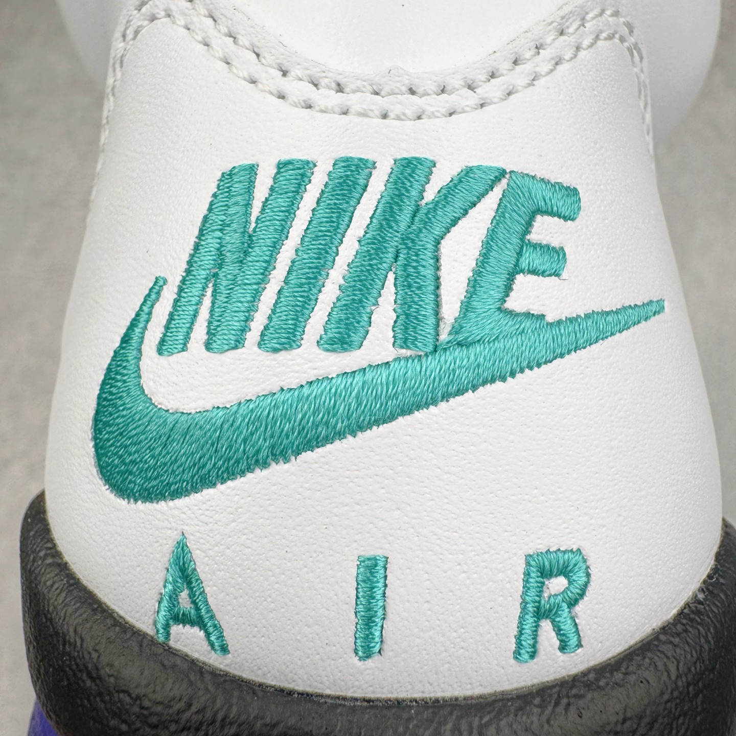 图片[15]-＃纯原 Air Jordan AJ5 OG “Grape” 白紫色 HQ7978-100 原楦原纸板开发 采购原厂皮料 原厂定型 后跟完美效果 到手可放心比对发售原鞋 上脚百分百充当正品驾驭 真正原装公司级完美鞋型 一切细节实拍所见所得！纸板中底、钢印 完美版型 一应俱全外贸专供 发国外寄售可稳妥充正操作 尺码：40 40.5 41 42 42.5 43 44 44.5 45 46 47.5 48.5-选品中心