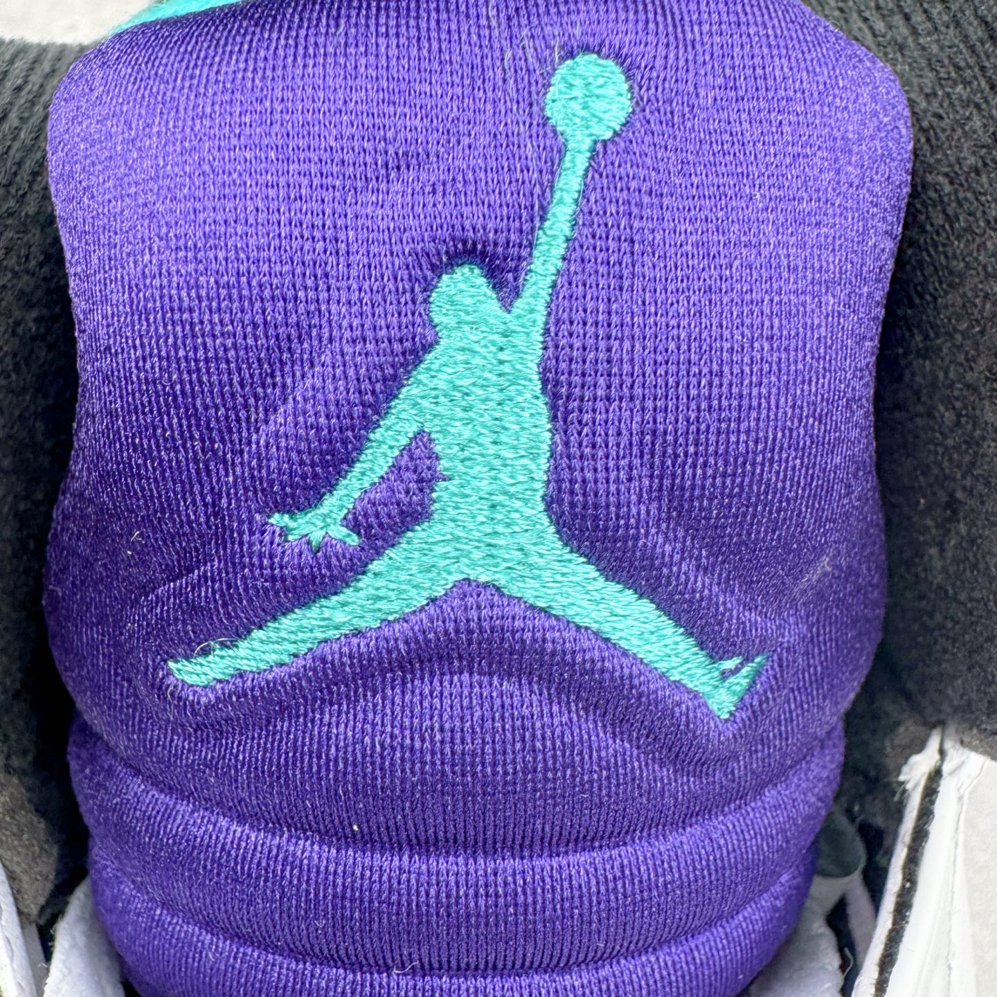 图片[13]-＃纯原 Air Jordan AJ5 OG “Grape” 白紫色 HQ7978-100 原楦原纸板开发 采购原厂皮料 原厂定型 后跟完美效果 到手可放心比对发售原鞋 上脚百分百充当正品驾驭 真正原装公司级完美鞋型 一切细节实拍所见所得！纸板中底、钢印 完美版型 一应俱全外贸专供 发国外寄售可稳妥充正操作 尺码：40 40.5 41 42 42.5 43 44 44.5 45 46 47.5 48.5-选品中心