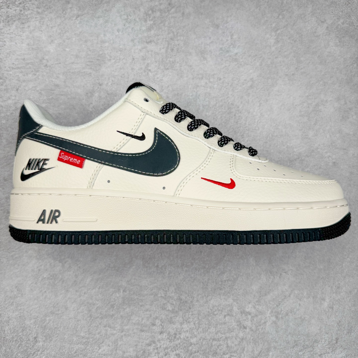 NK Air Force 1´07 Low 空军一号低帮百搭休闲运动板鞋 HH7518-038 柔软、弹性十足的缓震性能和出色的中底设计 横跨复古与现代的外型结合 造就出风靡全球 三十多年的Force 1 直到今天还深受青睐 实拍调校N版已经零色差零失真 百分百还原实物色彩所见即所得 不存在货不对板色差等低级问题 选购参考实物拍摄 不混卖不参货 只用心做好货严格选品 承诺混一赔十 尺码：36 36.5 37.5 38 38.5 39 40 40.5 41 42 42.5 43 44 44.5 45-选品中心