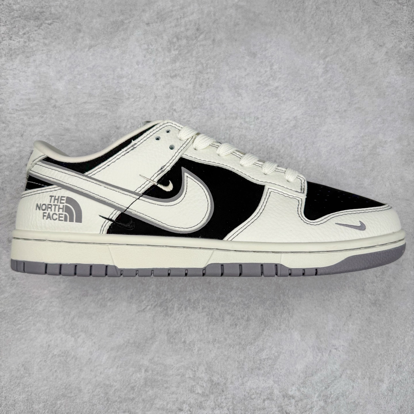 NK Dunk Low 定制配色 SC9207-404 大厂出品 极力推荐 原装头层材料 独家版型蒸餾加工帶來的是更好的视觉和脚感体验大厂纯原品质出货 清洁度 电绣工艺 皮料切割干净无任何毛边 细节完美 实拍调校N版已经零色差零失真 百分百还原实物色彩所见即所得 不存在货不对板色差等低级问题 选购参考实物拍摄 不混卖不参货 只用心做好货严格选品 承诺混一赔十 尺码：36 36.5 37.5 38 38.5 39 40 40.5 41 42 42.5 43 44 44.5 45-选品中心