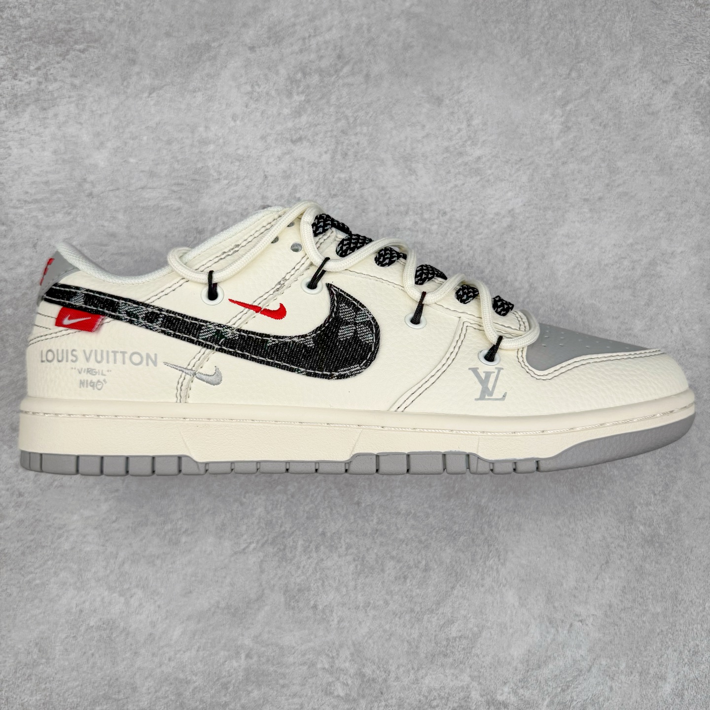 NK Dunk Low 定制配色 FC1688-218 大厂出品 极力推荐 原装头层材料 独家版型蒸餾加工帶來的是更好的视觉和脚感体验大厂纯原品质出货 清洁度 电绣工艺 皮料切割干净无任何毛边 细节完美 实拍调校N版已经零色差零失真 百分百还原实物色彩所见即所得 不存在货不对板色差等低级问题 选购参考实物拍摄 不混卖不参货 只用心做好货严格选品 承诺混一赔十 尺码：36 36.5 37.5 38 38.5 39 40 40.5 41 42 42.5 43 44 44.5 45-选品中心