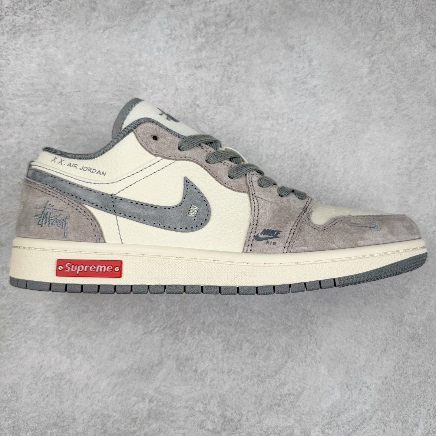 Air Jordan AJ1 Low 低帮定制 SJ9950-053 原厂内置气垫魔块 A模大底 头层小牛皮 鞋舌AJ原厂专用牛津布+AJ专用反口珍珠布+原厂无杂质高弹内里海棉+特殊封边弹力鞋带 尺码:36 36.5 37.5 38 38.5 39 40 40.5 41 42 42.5 43 44 44.5 45-选品中心