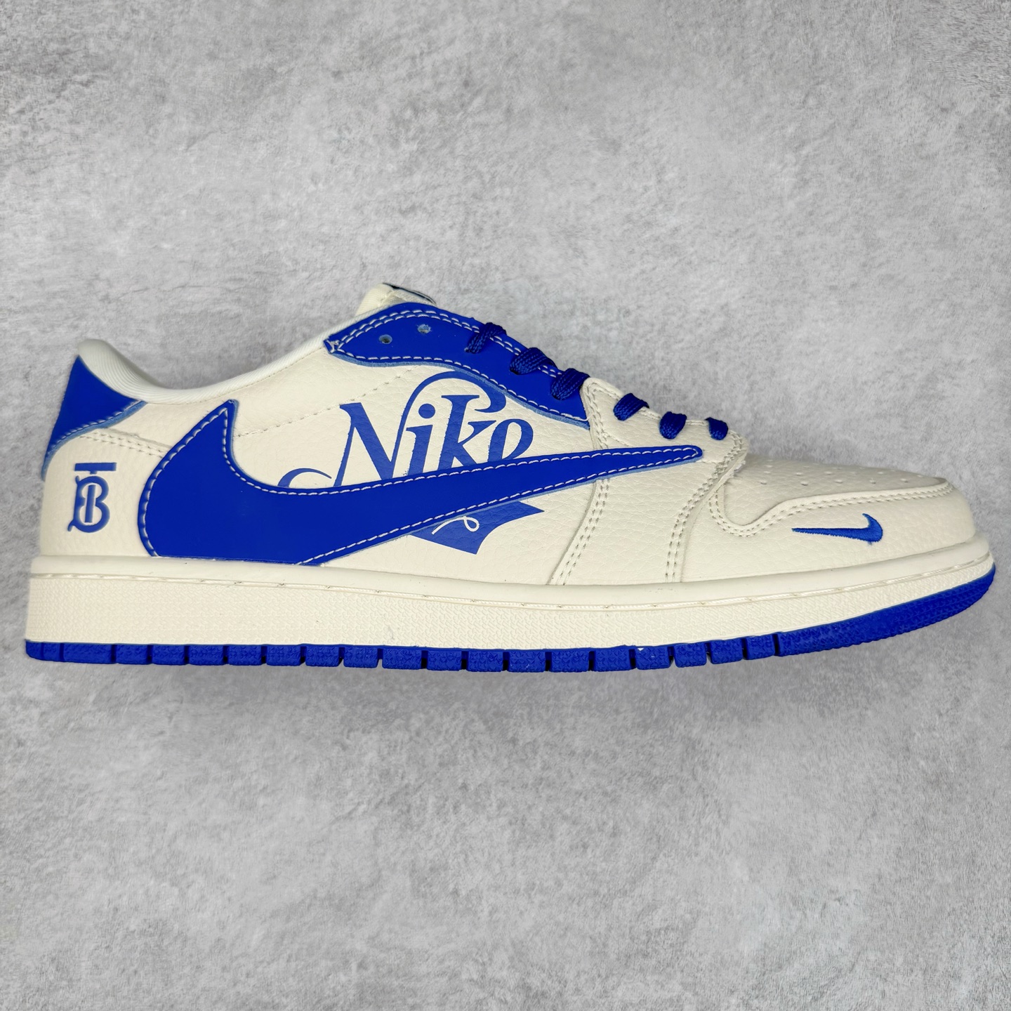 TS x Air Jordan AJ1 Low 倒钩低帮联名定制配色 LD2025-007 原厂内置气垫魔块 A模大底 头层小牛皮 鞋舌AJ原厂专用牛津布+AJ专用反口珍珠布+原厂无杂质高弹内里海棉+特殊封边弹力鞋带 实拍调校N版已经零色差零失真 百分百还原实物色彩所见即所得 不存在货不对板色差等低级问题 选购参考实物拍摄 不混卖不参货 只用心做好货严格选品 承诺混一赔十 尺码：36 36.5 37.5 38 38.5 39 40 40.5 41 42 42.5 43 44 44.5 45-选品中心