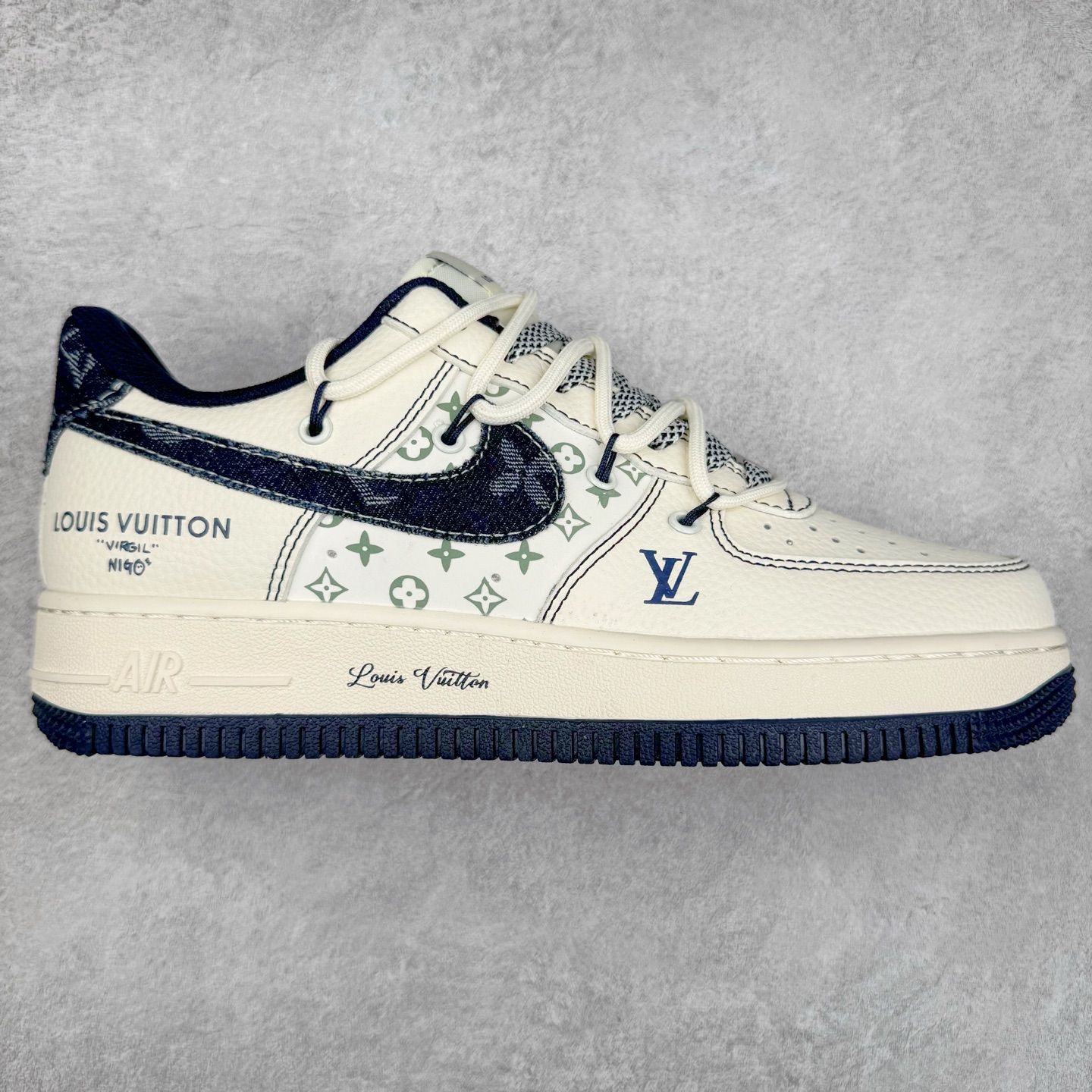 NK Air Force 1´07 Low 空军一号低帮百搭休闲运动板鞋 DM6868-060 柔软、弹性十足的缓震性能和出色的中底设计 横跨复古与现代的外型结合 造就出风靡全球 三十多年的Force 1 直到今天还深受青睐 实拍调校N版已经零色差零失真 百分百还原实物色彩所见即所得 不存在货不对板色差等低级问题 选购参考实物拍摄 不混卖不参货 只用心做好货严格选品 承诺混一赔十 尺码：36 36.5 37.5 38 38.5 39 40 40.5 41 42 42.5 43 44 44.5 45-选品中心