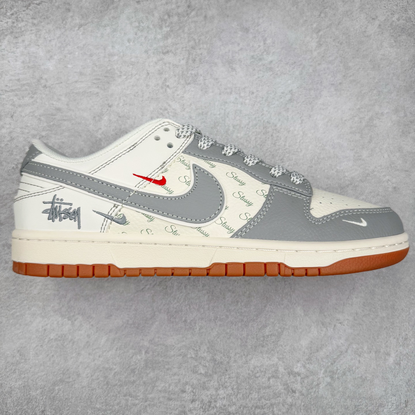 NK Dunk Low 定制配色 XS6089-531 大厂出品 极力推荐 原装头层材料 独家版型蒸餾加工帶來的是更好的视觉和脚感体验大厂纯原品质出货 清洁度 电绣工艺 皮料切割干净无任何毛边 细节完美 实拍调校N版已经零色差零失真 百分百还原实物色彩所见即所得 不存在货不对板色差等低级问题 选购参考实物拍摄 不混卖不参货 只用心做好货严格选品 承诺混一赔十 尺码：36 36.5 37.5 38 38.5 39 40 40.5 41 42 42.5 43 44 44.5 45-选品中心