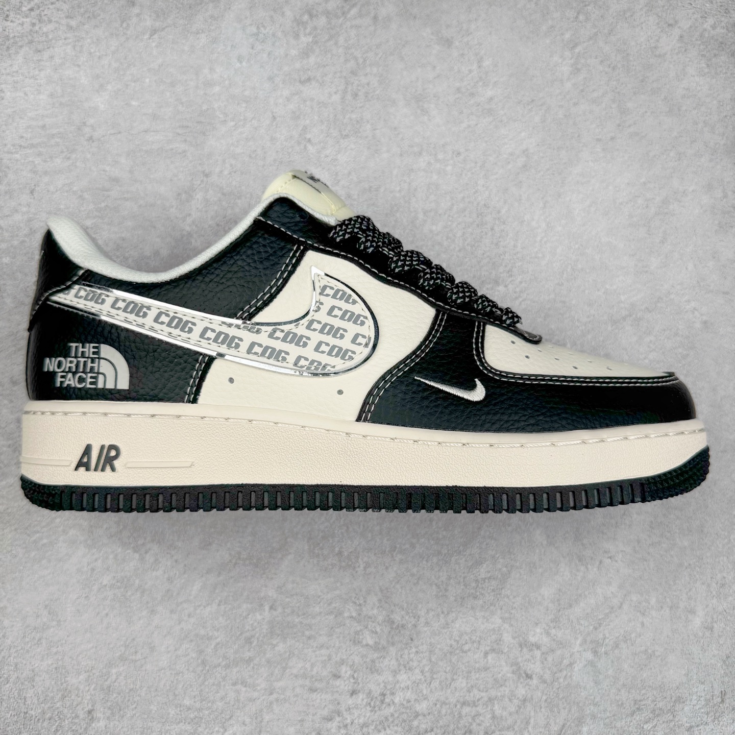 NK Air Force 1´07 Low 空军一号低帮百搭休闲运动板鞋 HH7518-049 柔软、弹性十足的缓震性能和出色的中底设计 横跨复古与现代的外型结合 造就出风靡全球 三十多年的Force 1 直到今天还深受青睐 实拍调校N版已经零色差零失真 百分百还原实物色彩所见即所得 不存在货不对板色差等低级问题 选购参考实物拍摄 不混卖不参货 只用心做好货严格选品 承诺混一赔十 尺码：36 36.5 37.5 38 38.5 39 40 40.5 41 42 42.5 43 44 44.5 45-选品中心