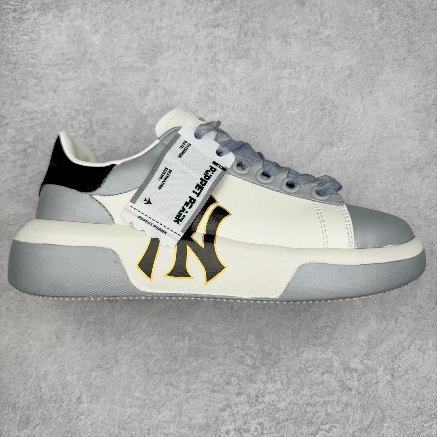 MLB Chunky Liner Basic 复古印花学长鞋系列低帮轻量增高厚底百搭休闲运动慢跑鞋板鞋 Korea韩国联名NY美国榄球纽约洋基队限定 韩国代购专供 全套原楦原纸板原厂数据开发 正确中底拉帮中底网布细节 平台代购专供 左脚内置芯片 韩国代购吊牌标贴 独家一比一RB+MD组合大底 高频后跟小人Logo精准对位立体饱满 正确网布加超迁鞋面 转印中底走线紧密 转印Logo工艺表层防刮不掉色 尺码：35 36 36.5 37.5 38 38.5 39 40 40.5 41 42 42.5 43 44 45-选品中心