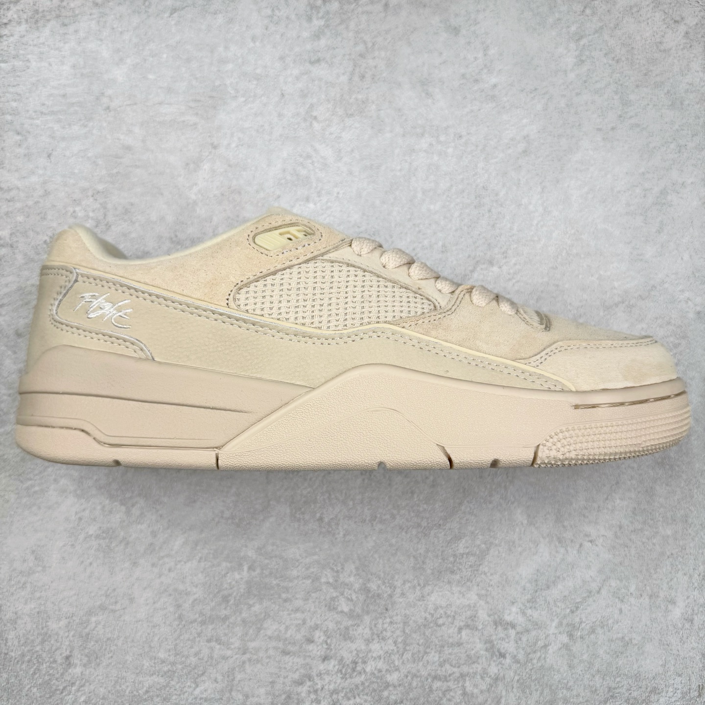 Jordan FLIGHT COURT AJ舒适百搭防滑耐磨低帮复古篮球鞋 FZ9854-200 实拍调校N版已经零色差零失真 百分百还原实物色彩所见即所得 不存在货不对板色差等低级问题 选购参考实物拍摄 不混卖不参货 只用心做好货严格选品 承诺混一赔十 尺码：36 36.5 37.5 38 38.5 39 40 40.5 41 42 42.5 43 44 44.5 45-选品中心