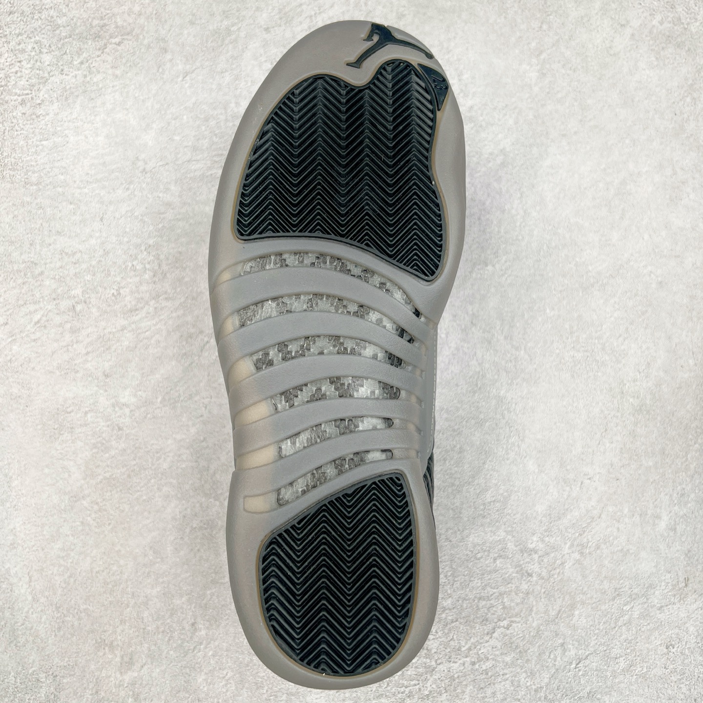 图片[9]-＃纯原福利 Air Jordan AJ12 Retro 原楦原纸板开发 采购原厂皮料 原厂定型 后跟完美效果 到手可放心比对发售原鞋 上脚百分百充当正品驾驭 真正原装公司级完美鞋型 一切细节实拍所见所得 纸板中底、钢印 完美版型 尺码：40 40.5 41 42.5 43 44 44.5 45 46 47.5-选品中心