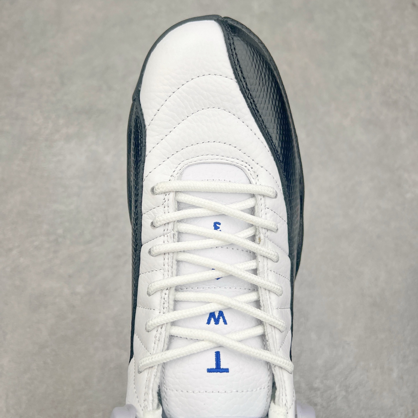 图片[4]-＃纯原福利 Air Jordan AJ12 Retro 原楦原纸板开发 采购原厂皮料 原厂定型 后跟完美效果 到手可放心比对发售原鞋 上脚百分百充当正品驾驭 真正原装公司级完美鞋型 一切细节实拍所见所得 纸板中底、钢印 完美版型 尺码：40 40.5 41 42.5 43 44 44.5 45 46 47.5-选品中心